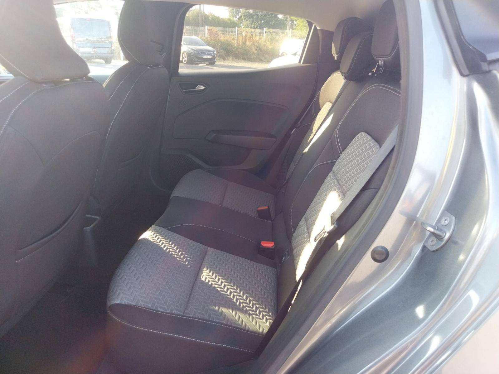 Vente en ligne Renault Clio 5 Clio E-Tech full hybrid 145 au prix de 16 140 €