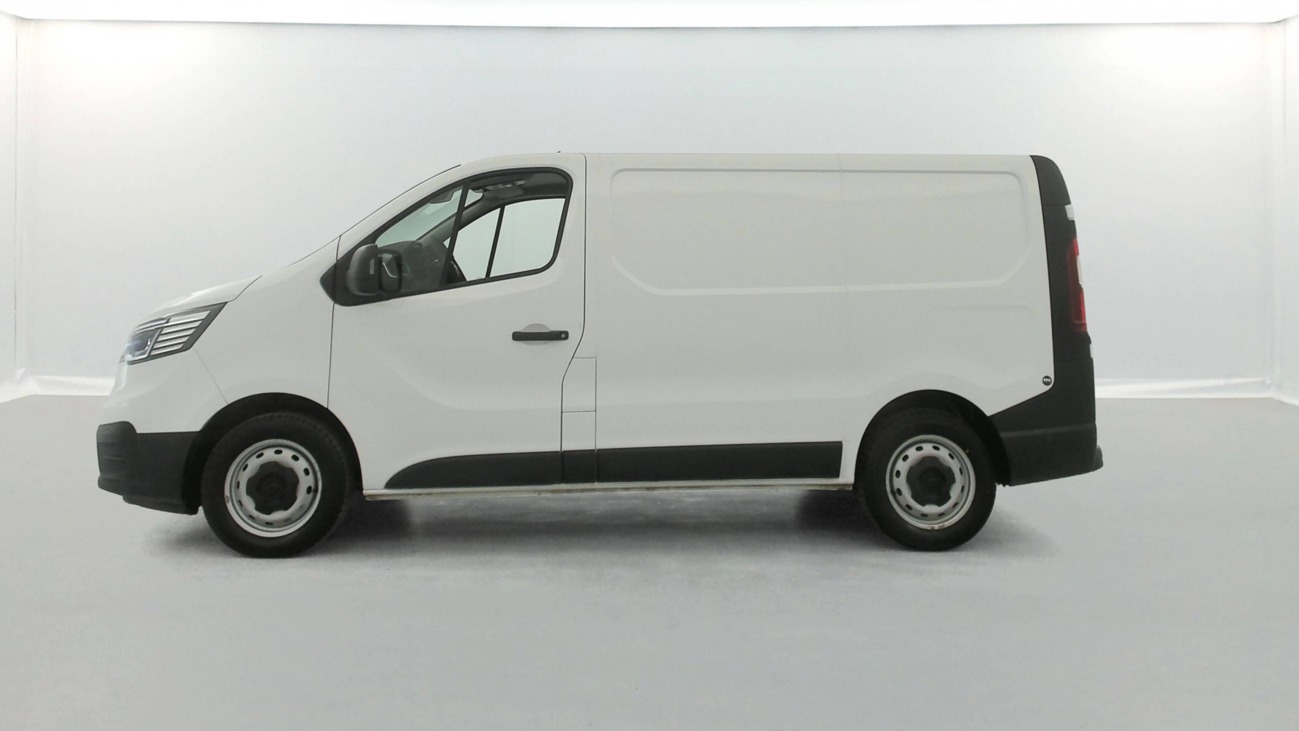Vente en ligne Renault Trafic 3 Fourgon TRAFIC FGN L1H1 2800 KG BLUE DCI 130 au prix de 19 490 €