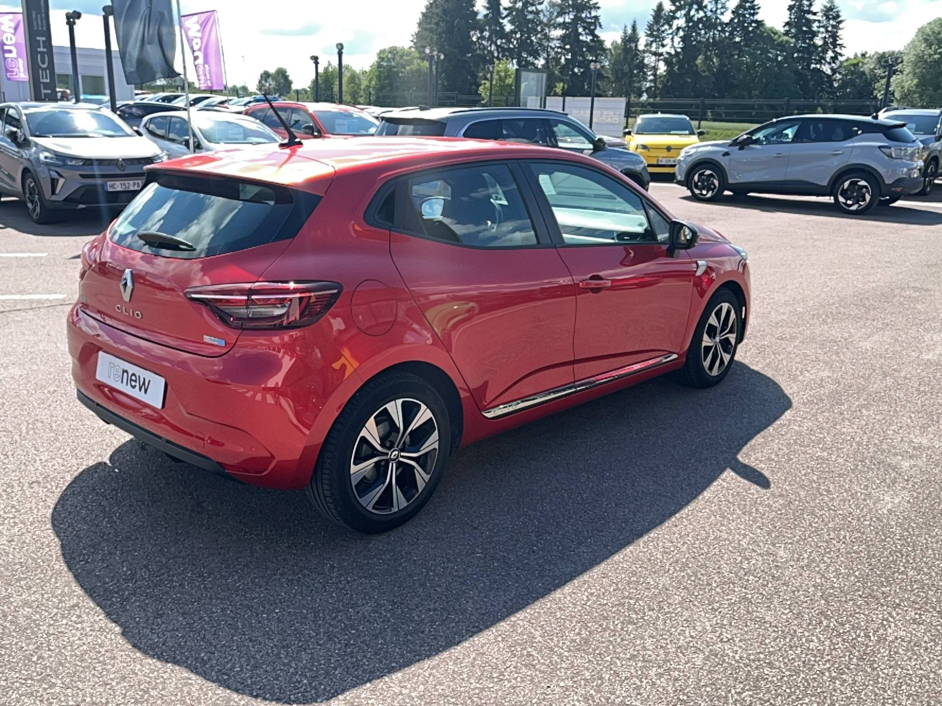 Vente en ligne Renault Clio 5 Clio E-Tech 140 - 21N au prix de 15 991 €