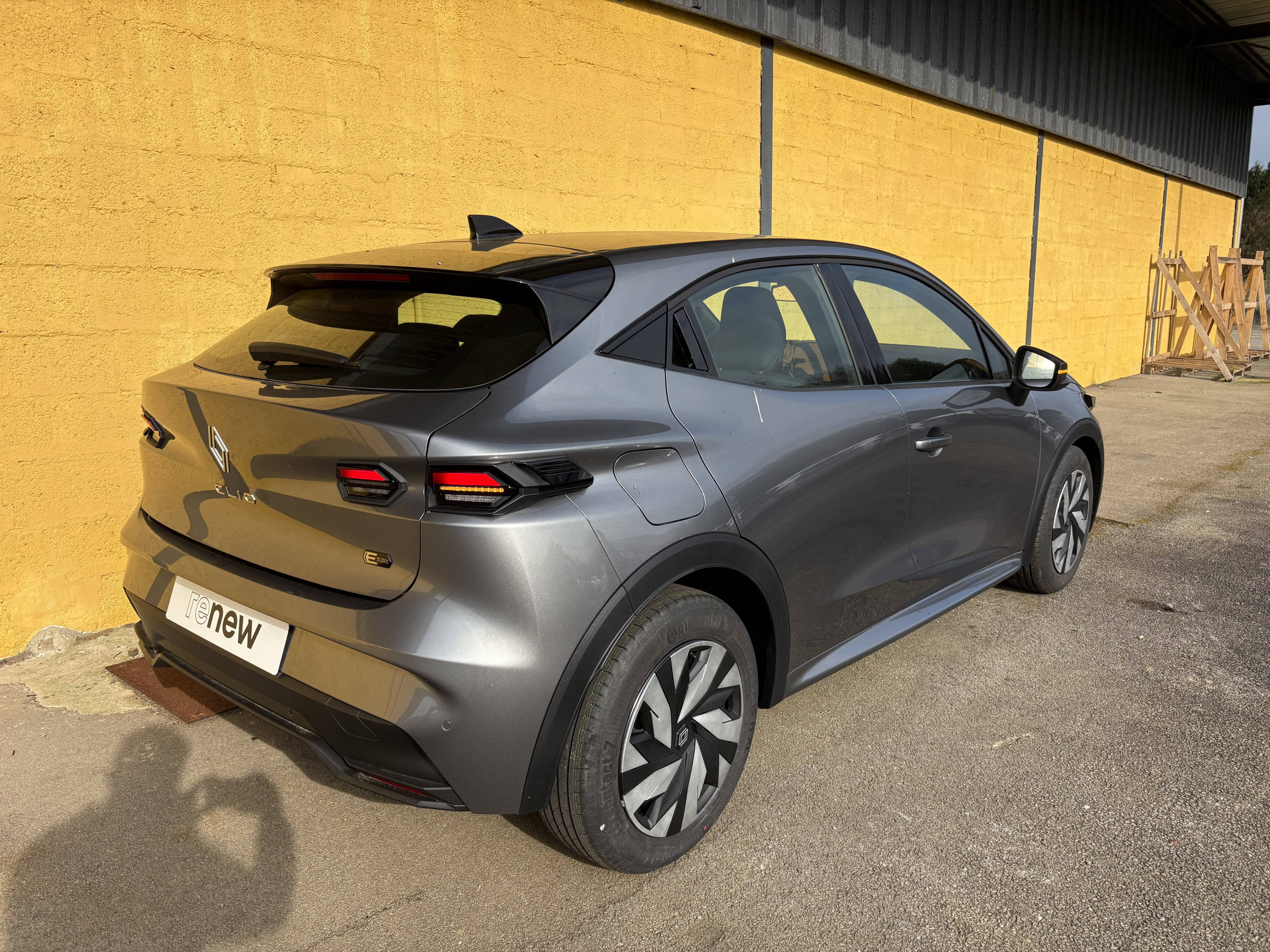 Vente en ligne Renault Clio 6 Clio E-Tech full hybrid 160 ch au prix de 24 490 €