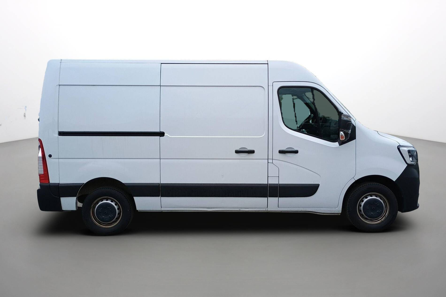 Vente en ligne Renault Master Fourgon MASTER FGN TRAC F3500 L2H2 BLUE DCI 135 au prix de 24 990 €