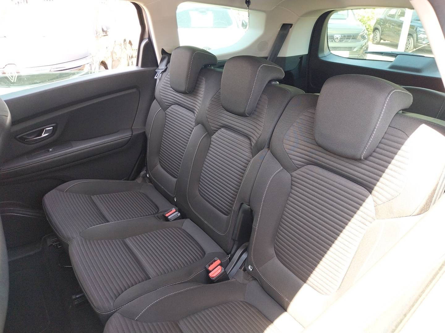 Vente en ligne Renault Grand Scenic 4 Grand Scenic TCe 140 au prix de 19 590 €