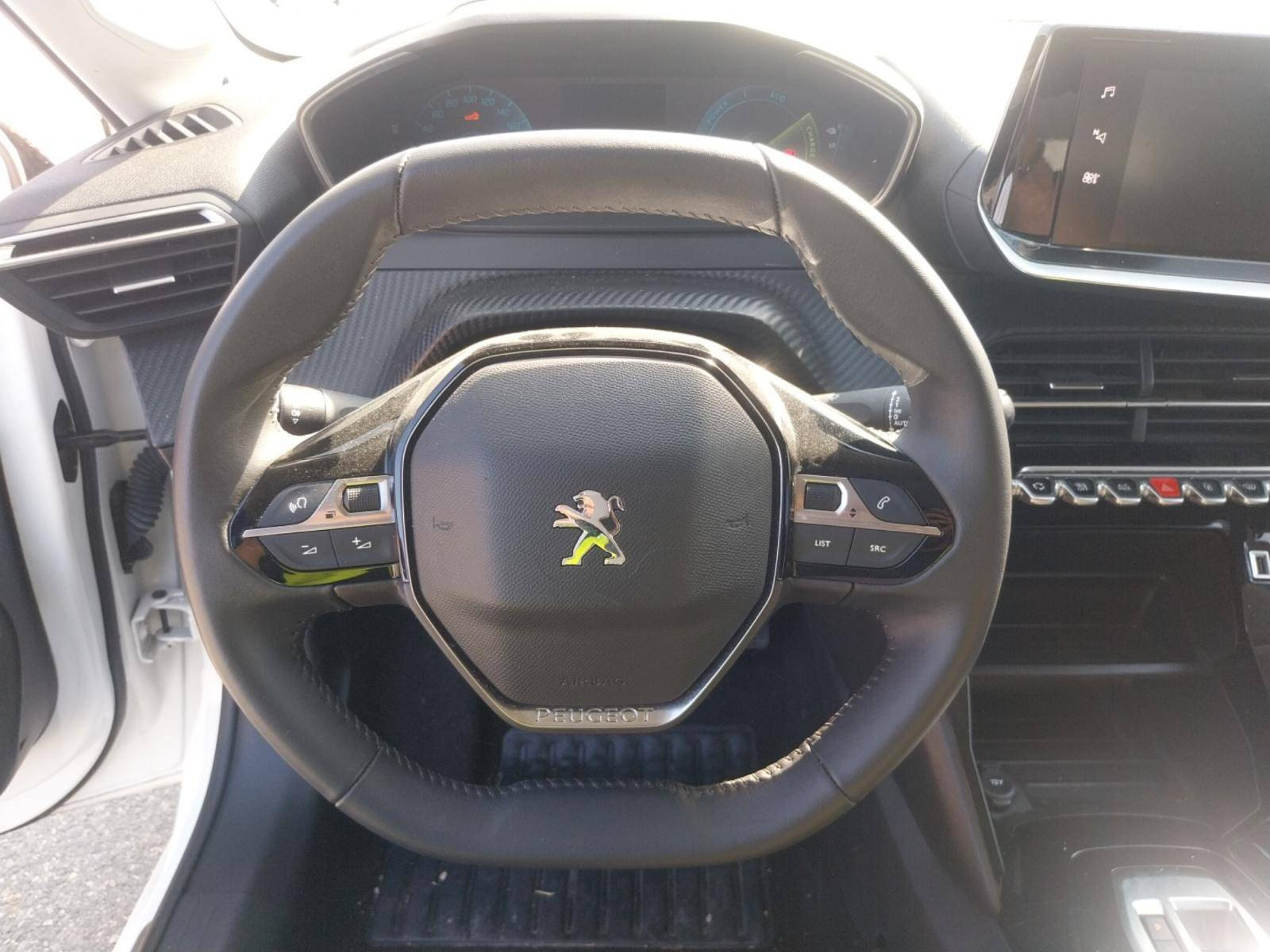 Vente en ligne Peugeot E-208  50 kWh 136ch au prix de 17 890 €