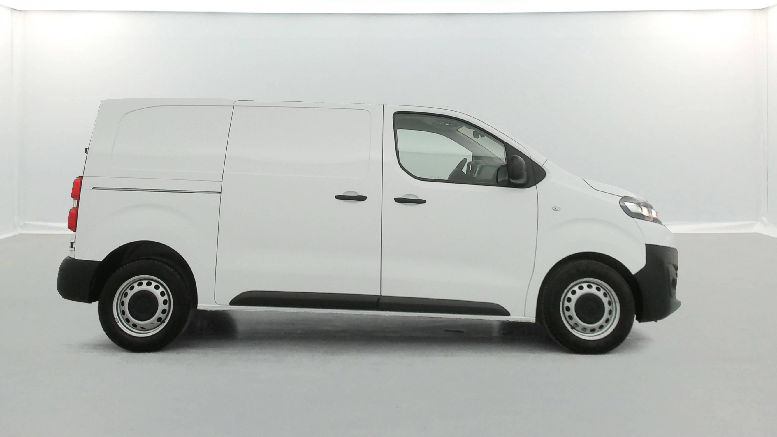 Vente en ligne Citroën Jumper Fourgon JUMPY FGN M BLUEHDI 120 S&S BVM6 au prix de 19 490 €