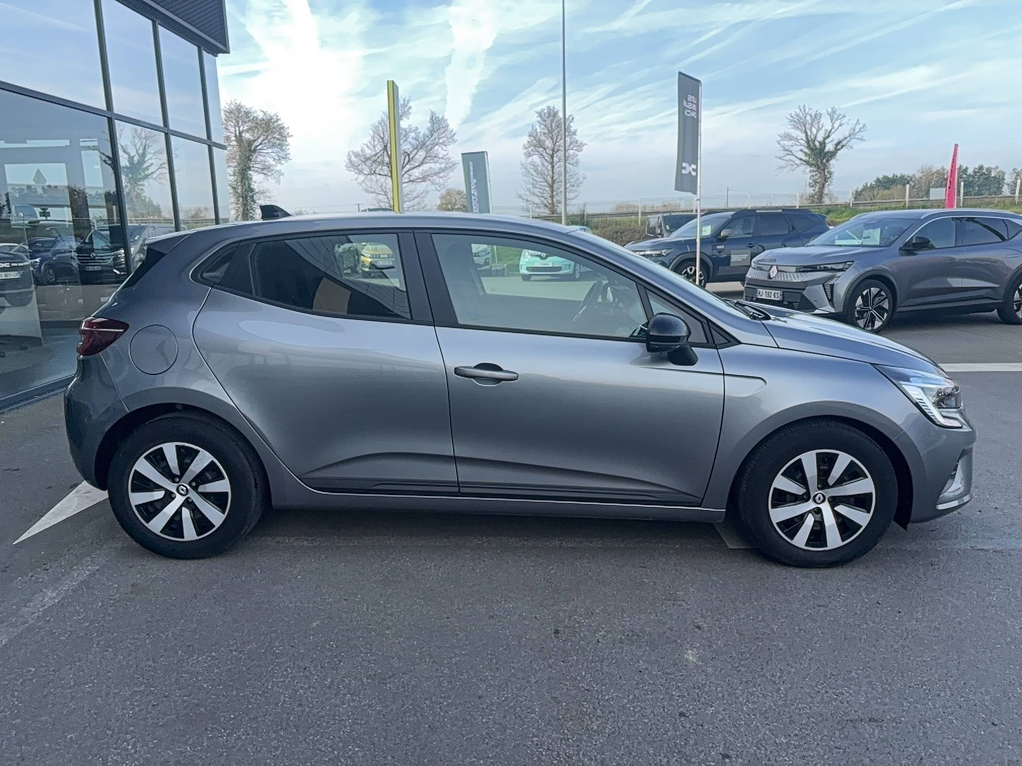 Vente en ligne Renault Clio 5 Clio TCe 90 au prix de 13 690 €