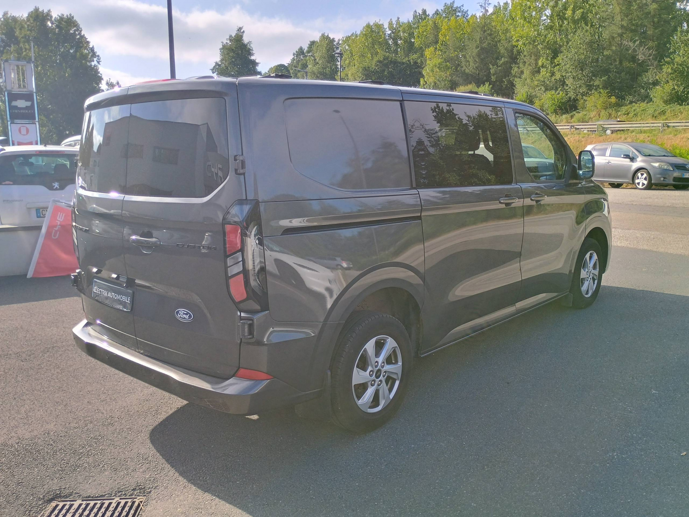Vente en ligne Ford Transit Custom  300 L1H1 2.0 ECOBLUE 136 CH BVA8 au prix de 36 490 €