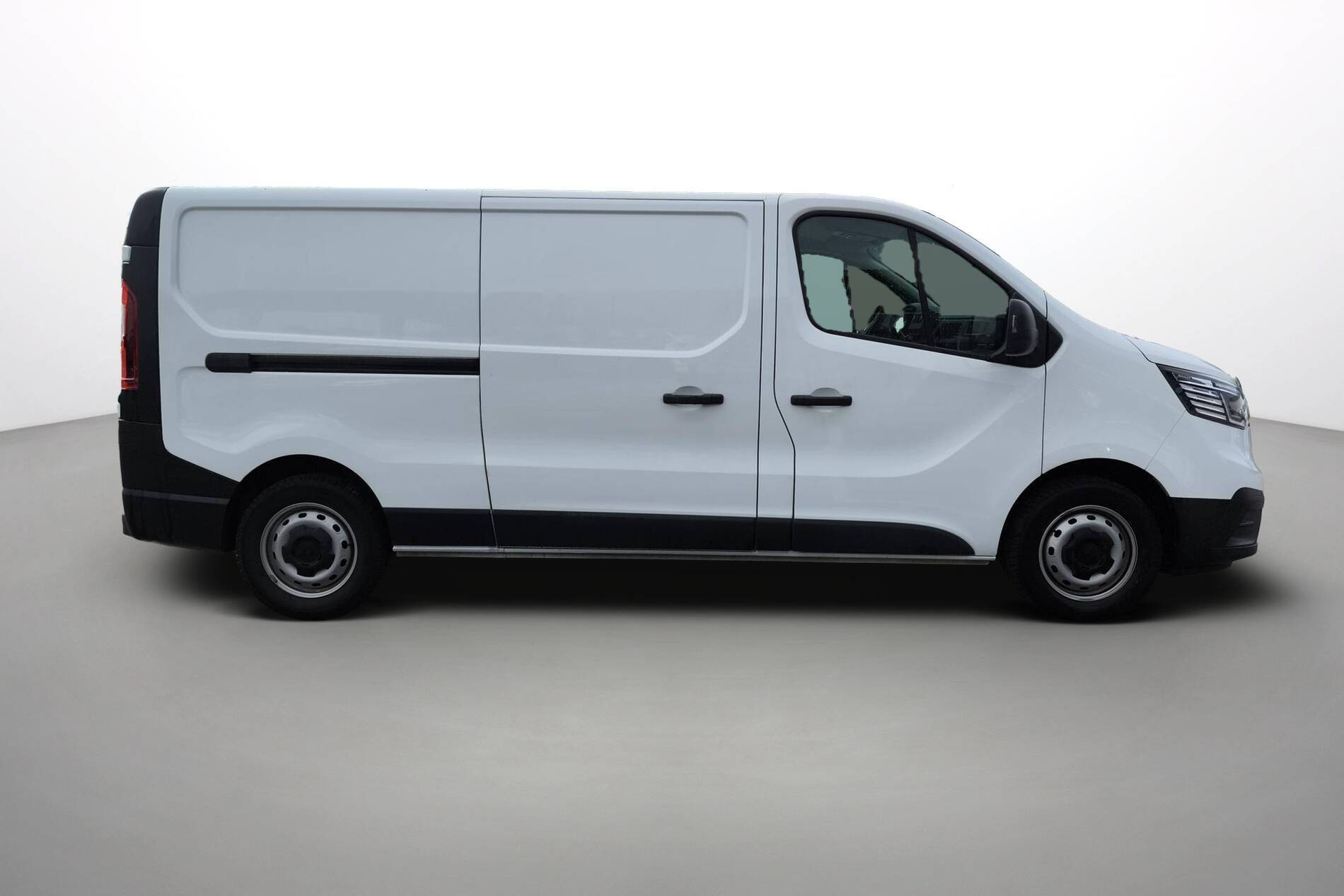 Vente en ligne Renault Trafic 3 Fourgon TRAFIC FGN L2H1 3000 KG BLUE DCI 130 au prix de 22 990 €
