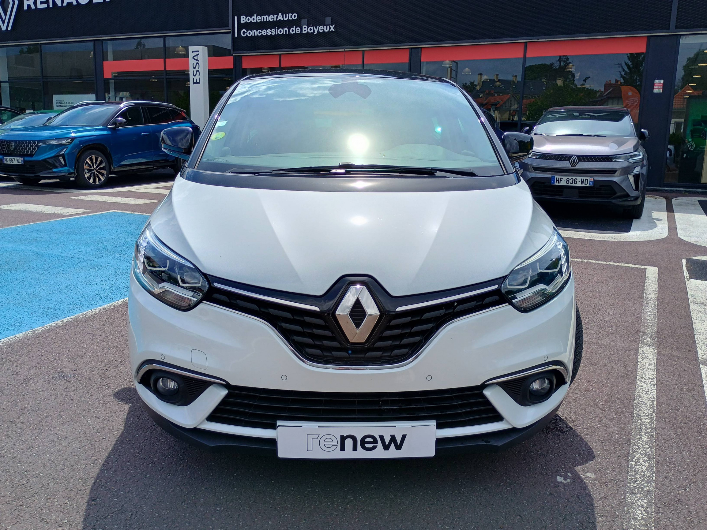 Vente en ligne Renault Scenic 4 Scenic Blue dCi 120 au prix de 15 590 €
