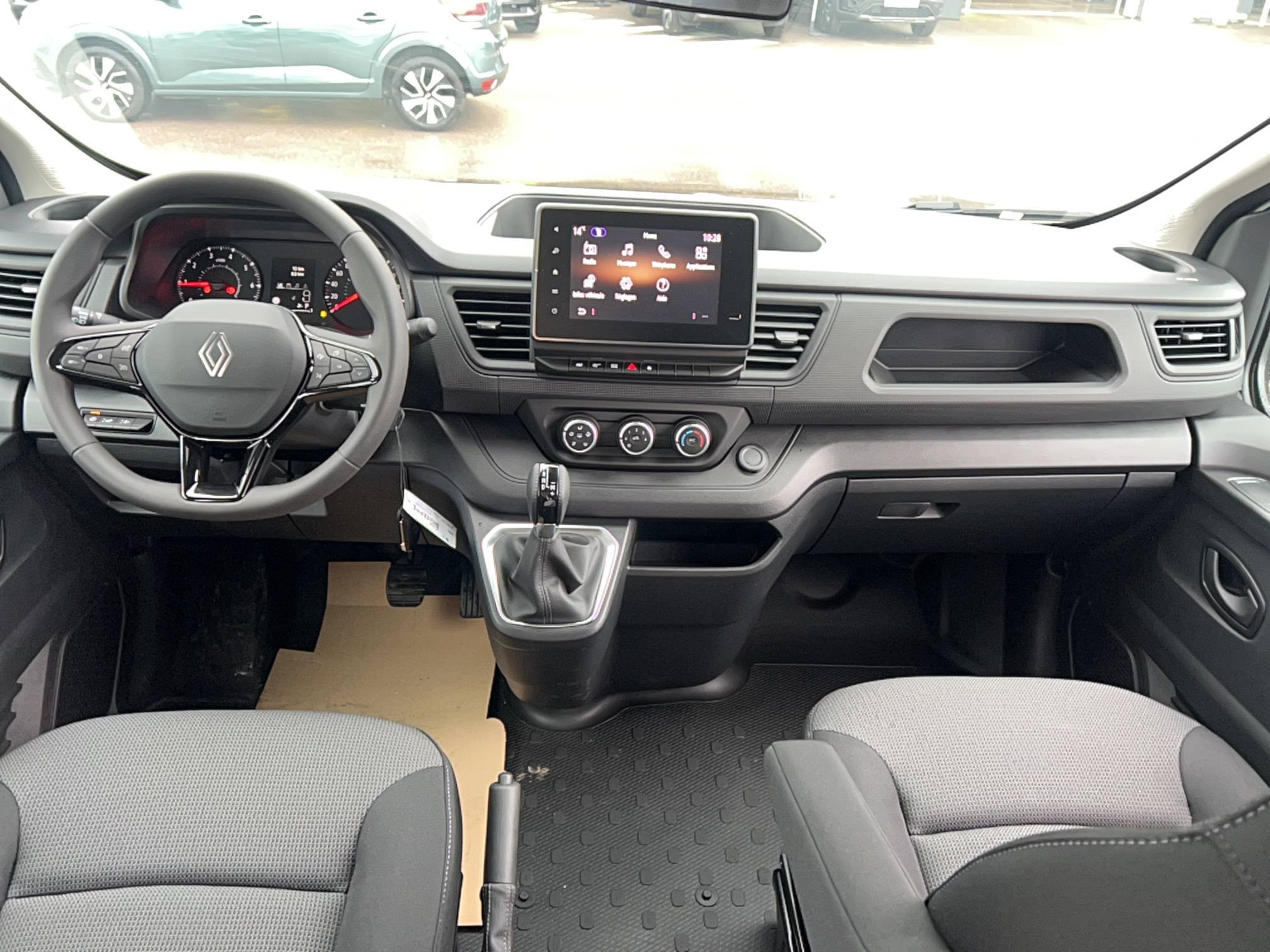 Vente en ligne Renault Trafic 3 Fourgon TRAFIC FGN L1H1 2T8 BLUE DCI 150 EDC GSR2 au prix de 29 991 €