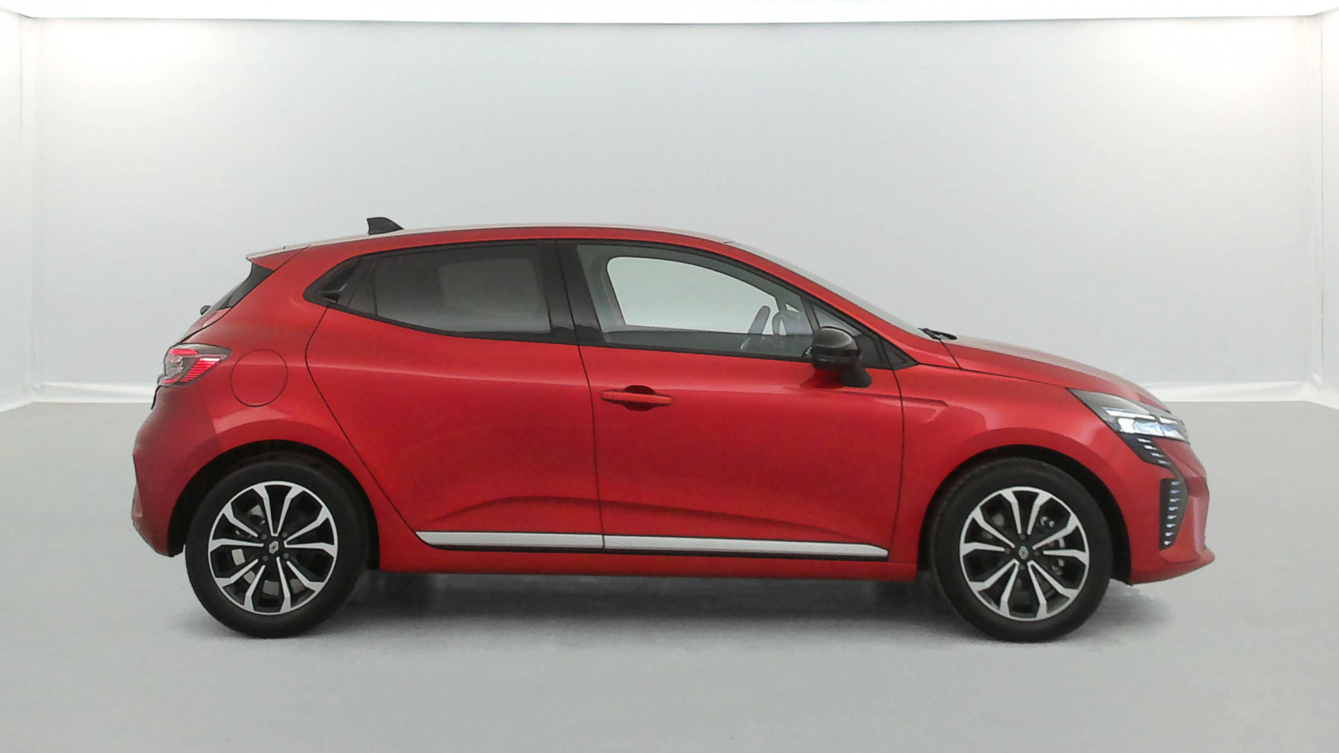 Vente en ligne Renault Clio 5 Clio E-Tech full hybrid 145 ch GSR2 au prix de 22 690 €
