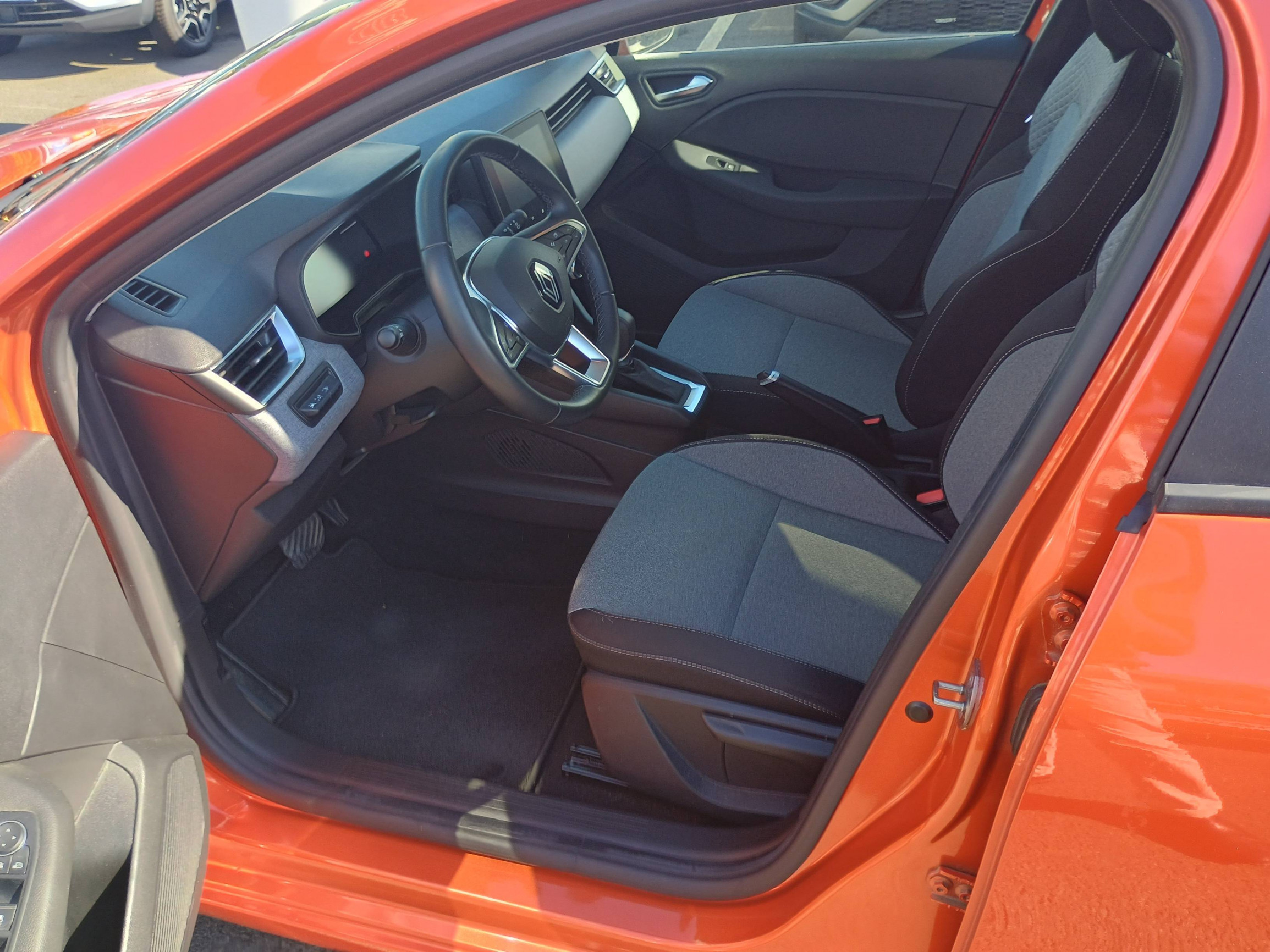 Vente en ligne Renault Clio 5 Clio E-Tech full hybrid 145 au prix de 16 300 €