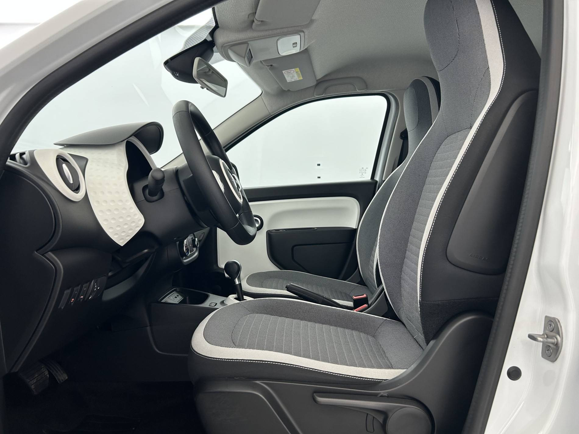Vente en ligne Renault Twingo Electrique Twingo III E-Tech au prix de 12 490 €