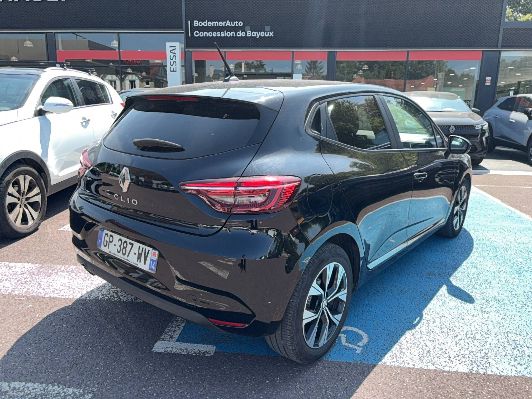 Vente en ligne Renault Clio 5 Clio TCe 100 GPL au prix de 14 590 €