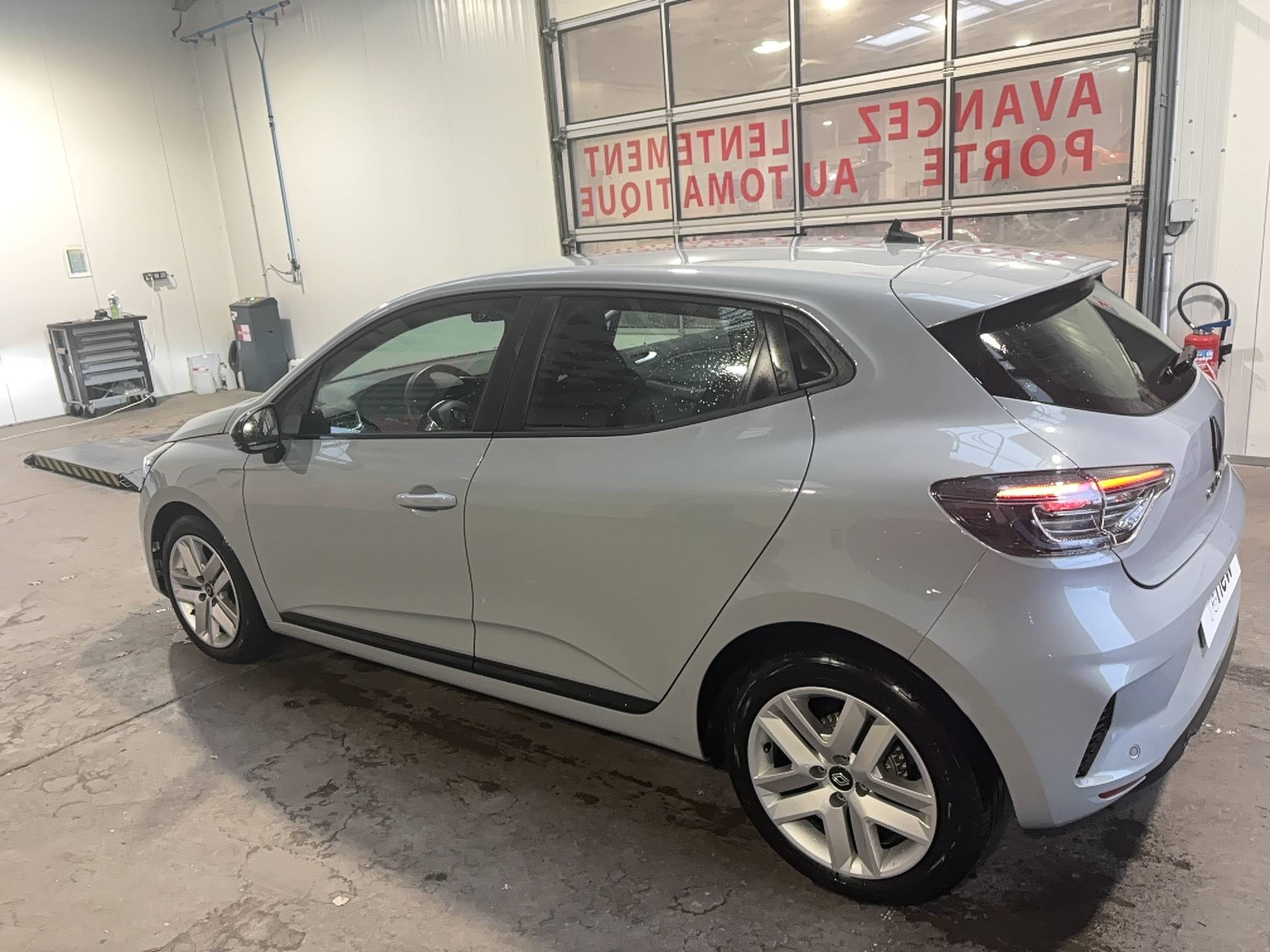 Vente en ligne Renault Clio 5 Clio TCe 90 au prix de 15 490 €