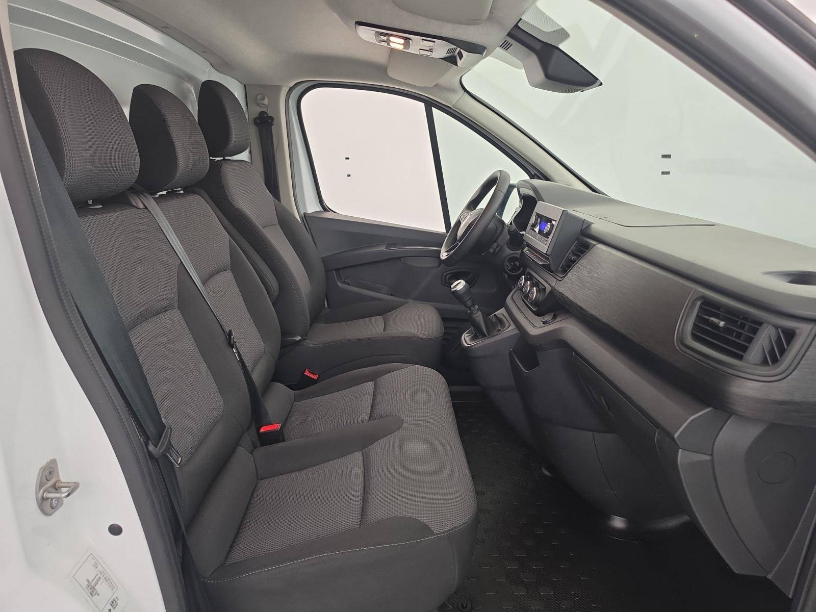 Vente en ligne Renault Trafic 3 Fourgon TRAFIC FG BLUE DCI 130 L1H1 3T GSR2 au prix de 22 890 €