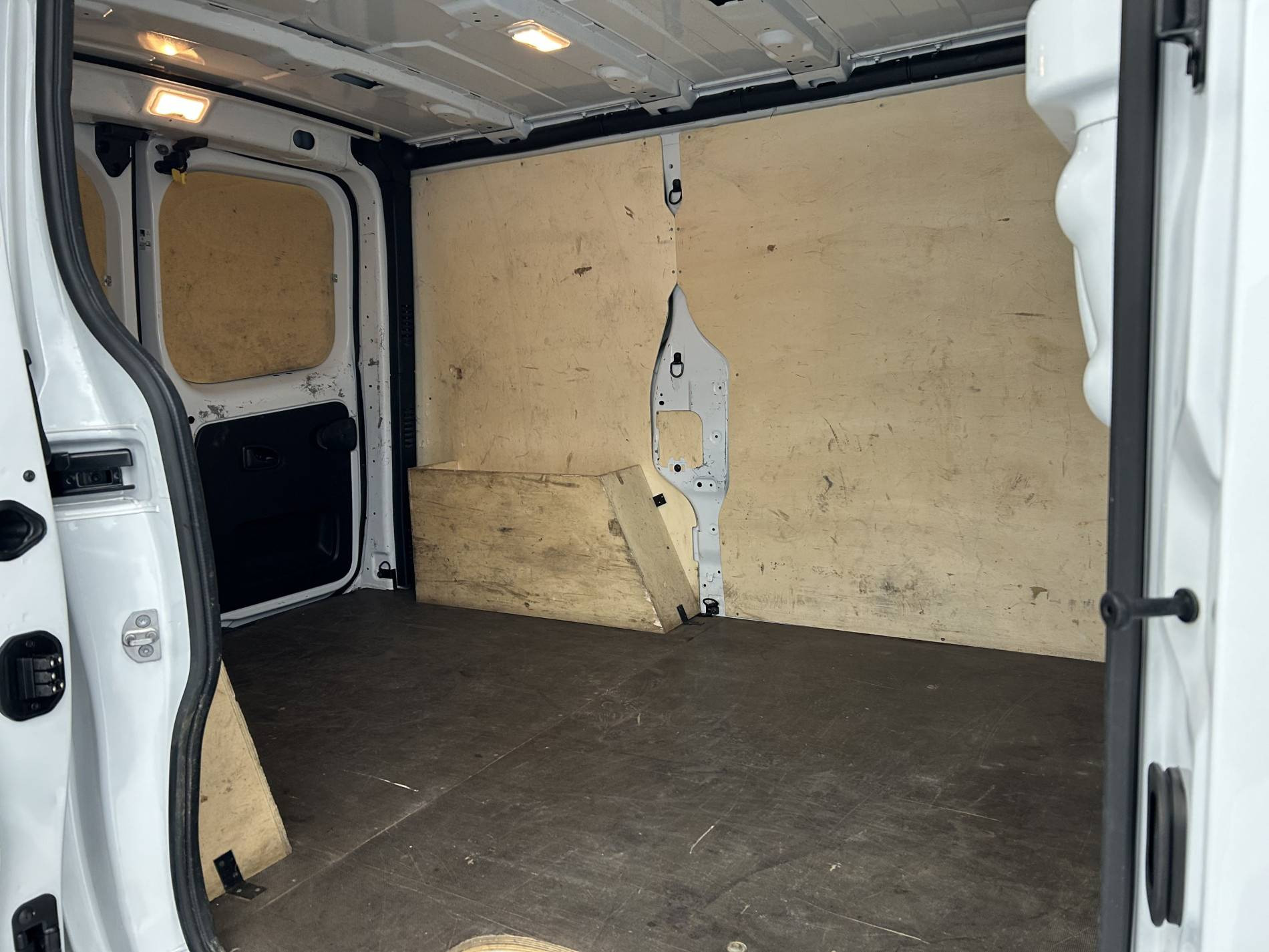 Vente en ligne Renault Trafic 3 Fourgon TRAFIC FG BLUE DCI 130 L1H1 3T GSR2 au prix de 23 490 €