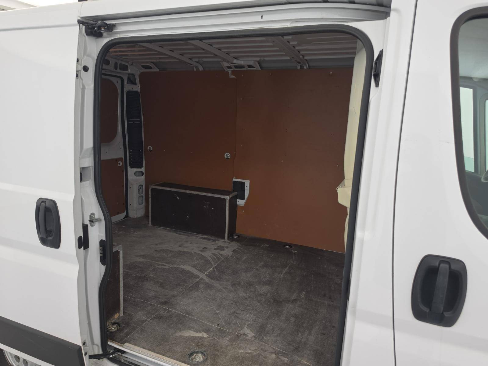 Vente en ligne Peugeot Boxer Fourgon BOXER TOLE 330 L1H1 BLUEHDI 120 S&S au prix de 17 990 €