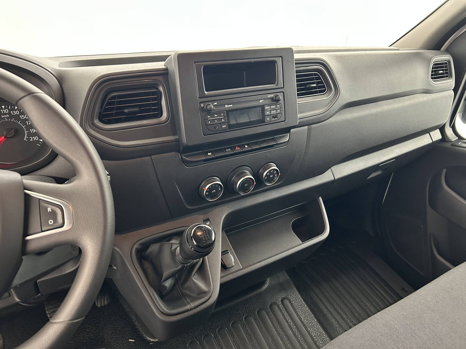 Vente en ligne Renault Master Fourgon MASTER FGN TRAC F3500 L2H2 BLUE DCI 135 au prix de 24 990 €