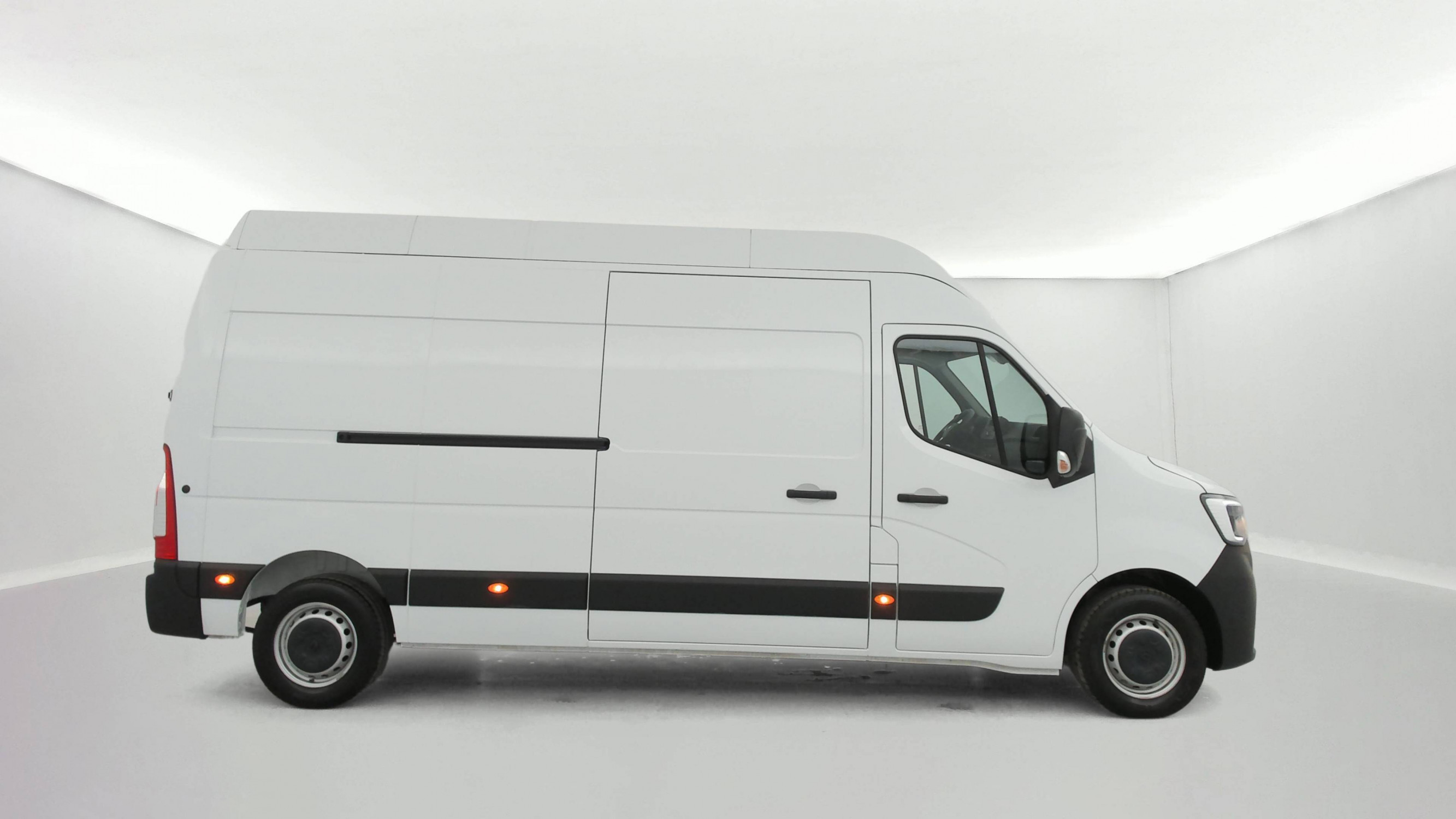 Vente en ligne Renault Master Fourgon MASTER FGN TRAC F3500 L3H3 BLUE DCI 135 au prix de 28 490 €