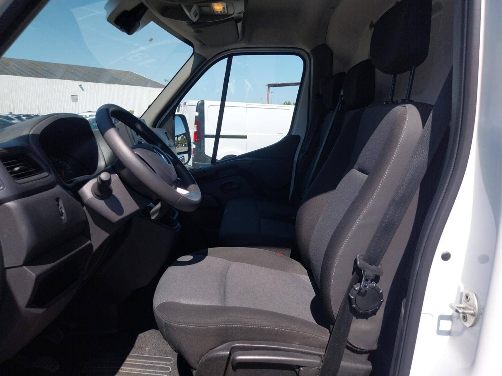 Vente en ligne Renault Master Fourgon MASTER FGN TRAC F3500 L3H3 BLUE DCI 135 au prix de 26 490 €
