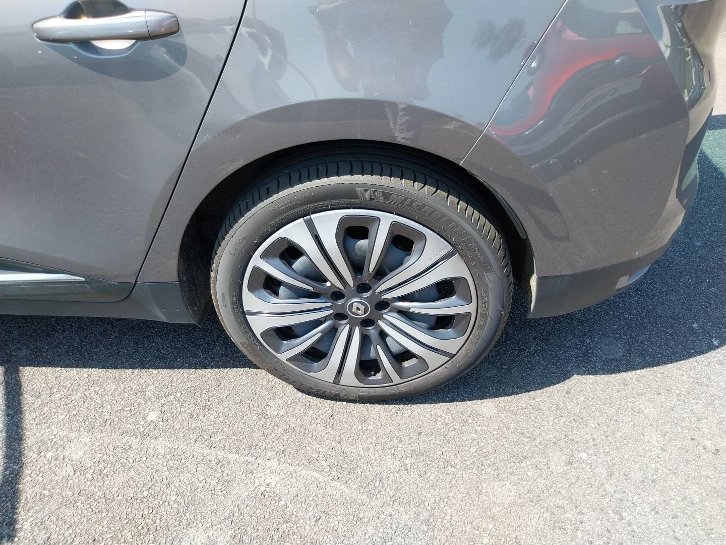 Vente en ligne Renault Grand Scenic 4 Grand Scenic TCe 140 au prix de 19 590 €
