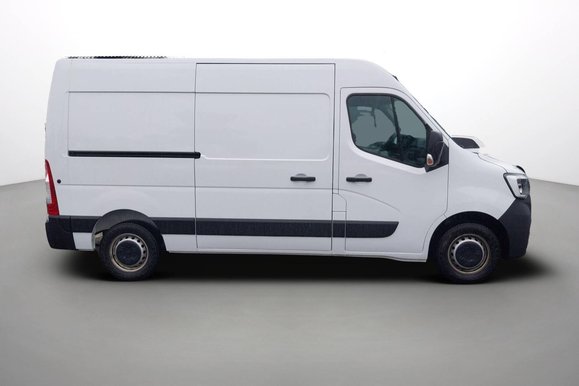 Vente en ligne Renault Master Fourgon MASTER FGN TRAC F3500 L2H2 BLUE DCI 135 au prix de 26 990 €