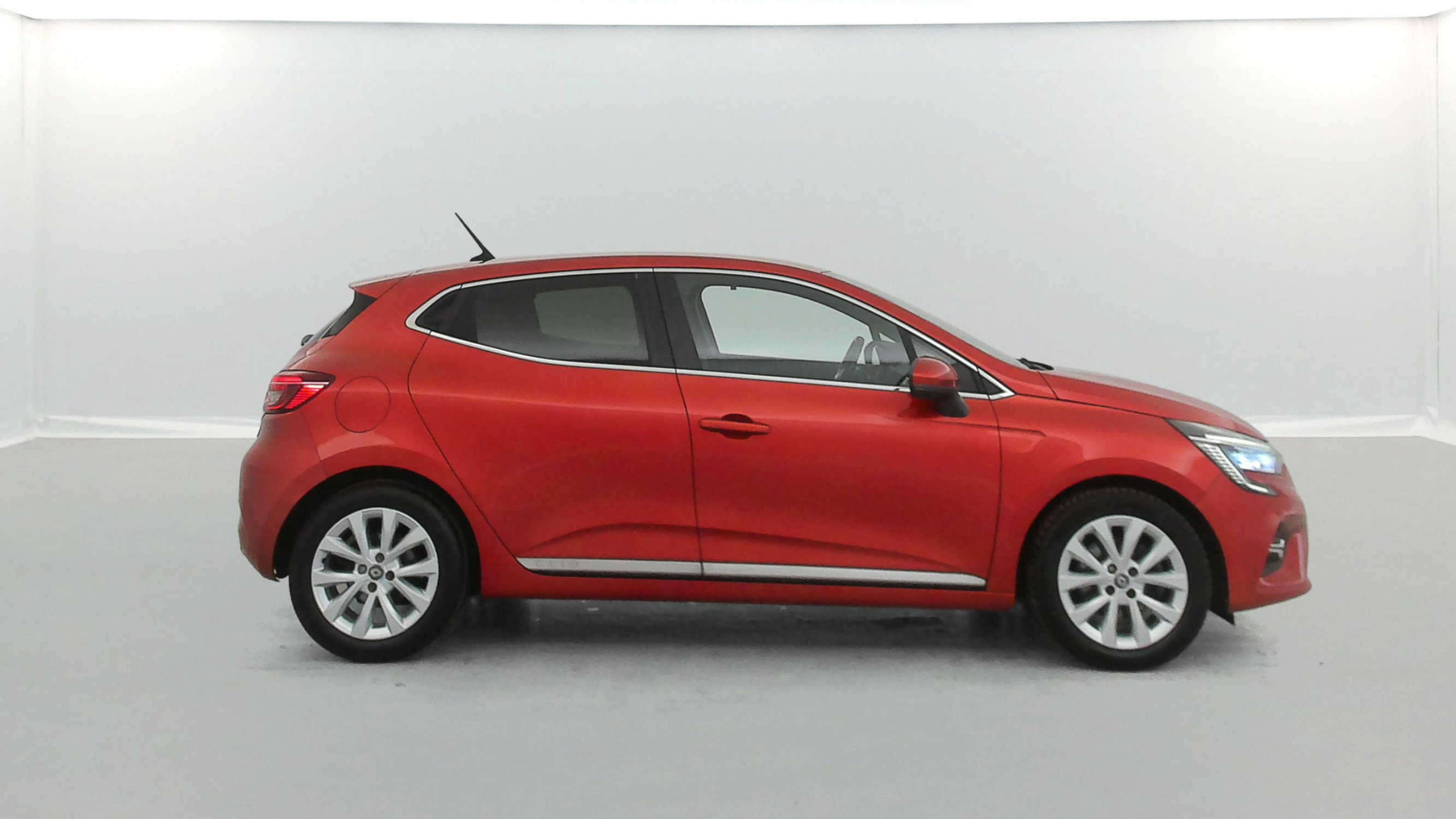 Vente en ligne Renault Clio 5 Clio TCe 130 EDC FAP au prix de 13 990 €