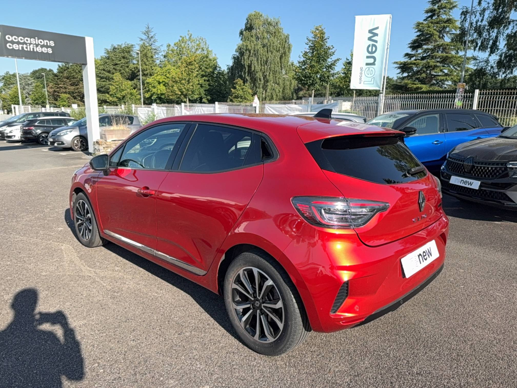 Vente en ligne Renault Clio 5 Clio E-Tech full hybrid 145 au prix de 17 990 €
