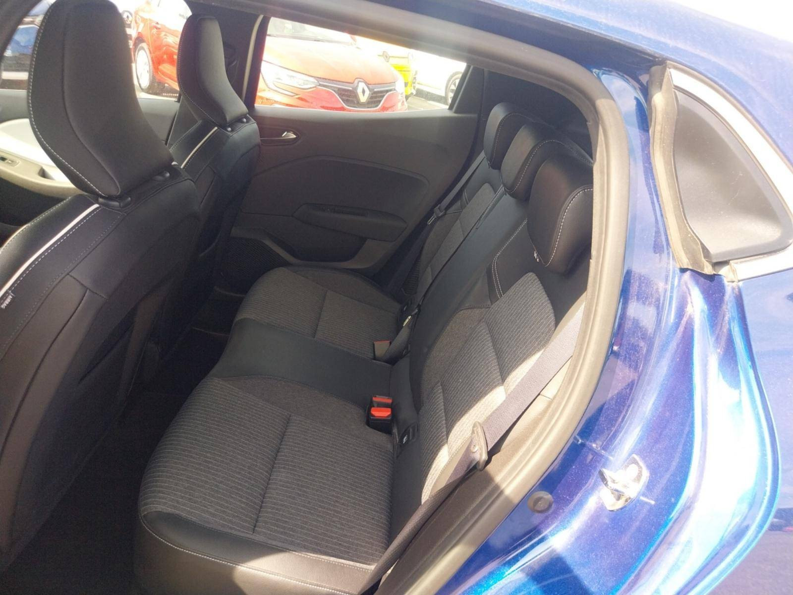 Vente en ligne Renault Clio 5 Clio E-Tech 140 - 21N au prix de 17 490 €