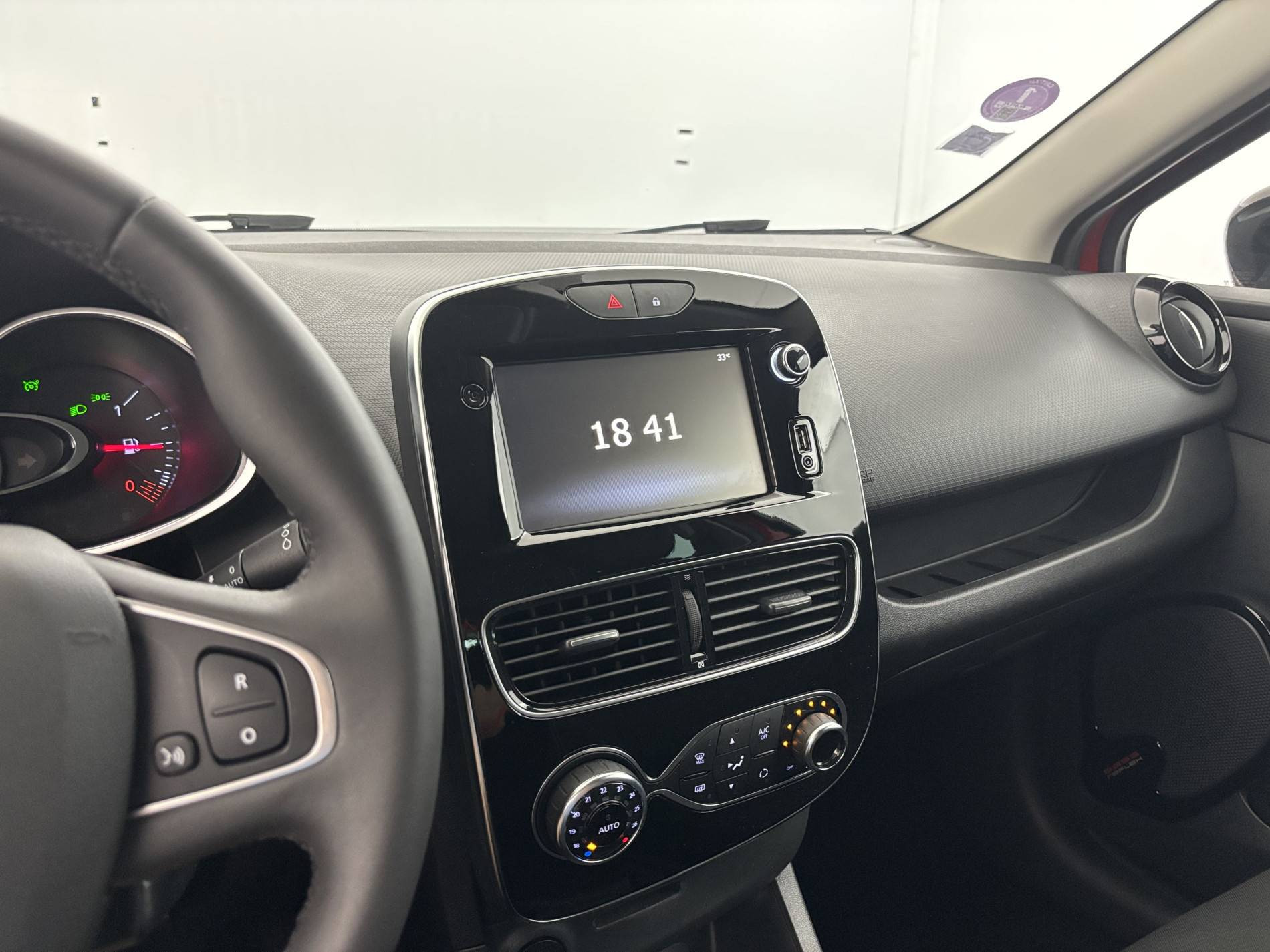 Vente en ligne Renault Clio 4 Clio TCe 90 E6C au prix de 11 790 €