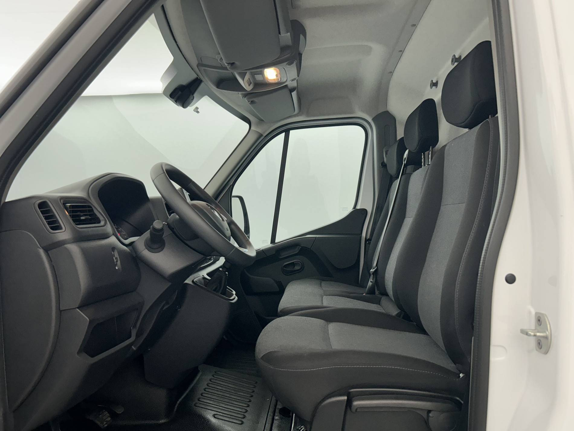 Vente en ligne Renault Master Fourgon MASTER FGN TRAC F3500 L2H2 BLUE DCI 135 au prix de 24 990 €