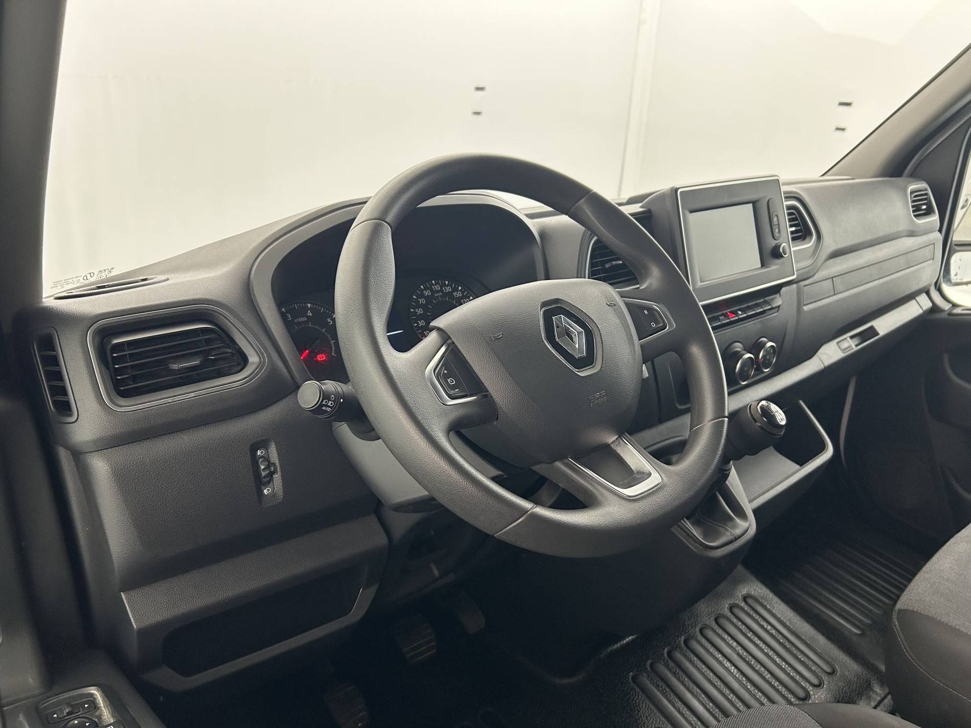 Vente en ligne Renault Master Fourgon MASTER FGN TRAC F3300 L2H2 BLUE DCI 180 au prix de 21 890 €