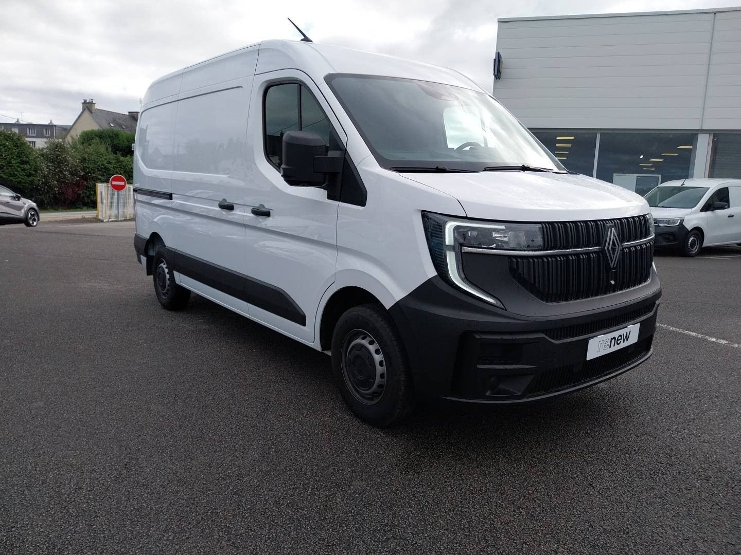 Vente en ligne Renault Master Fourgon MASTER FG BLUE DCI 130 L2H2 3T5 TR au prix de 30 990 €