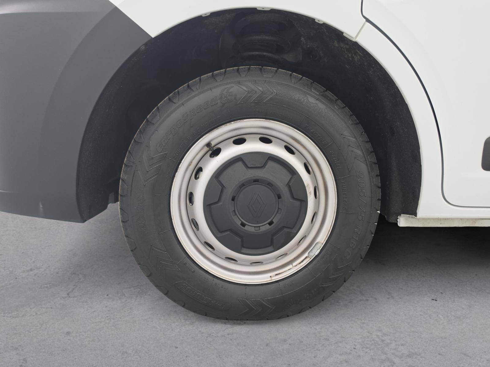 Vente en ligne Renault Master Fourgon MASTER FG BLUE DCI 130 L2H2 3T5 TR au prix de 28 490 €