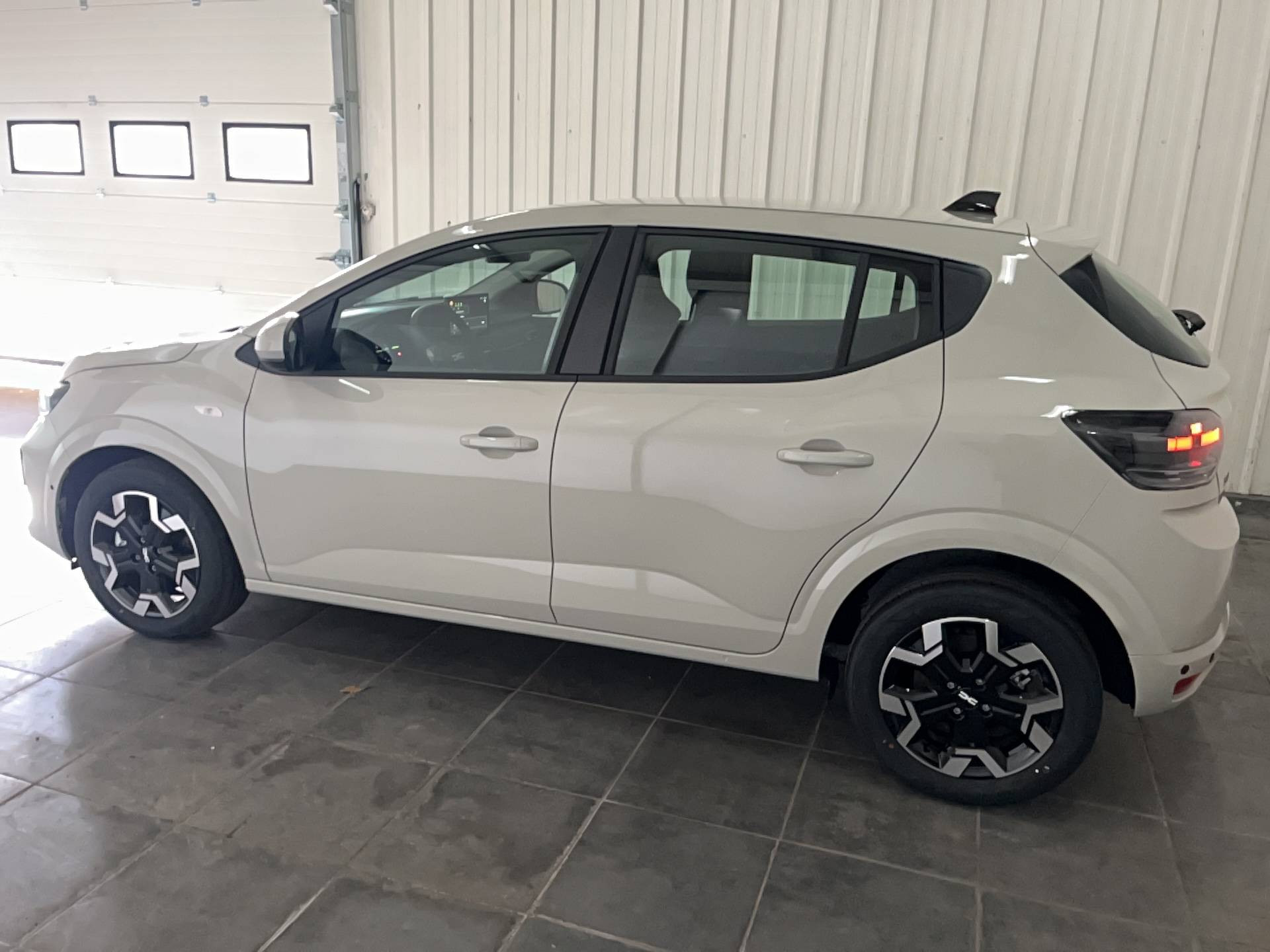 Vente en ligne Dacia Sandero Sandero ECO-G 120 au prix de 18 850 €