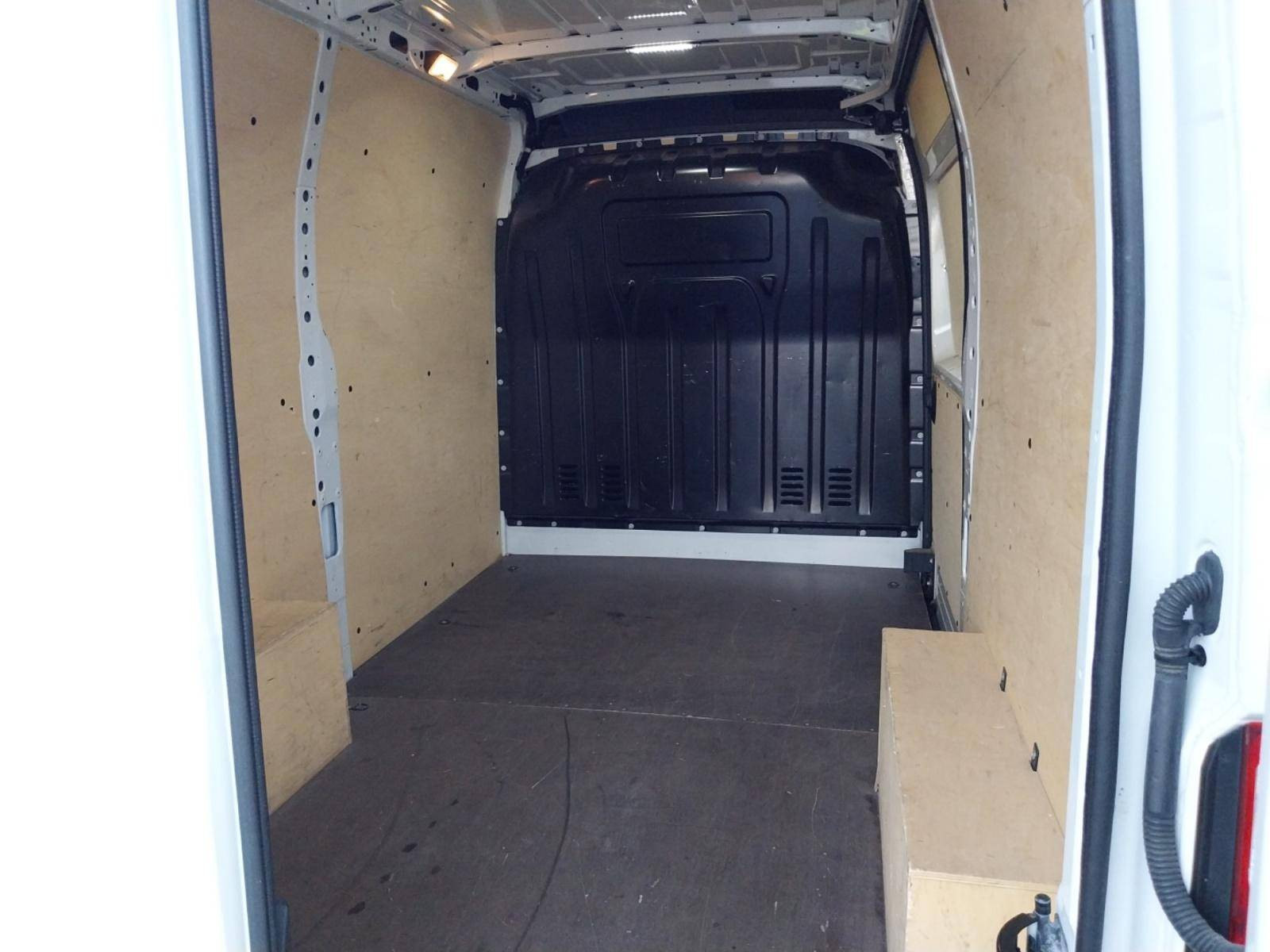 Vente en ligne Renault Master Fourgon MASTER FGN TRAC F3500 L2H2 BLUE DCI 135 au prix de 25 990 €