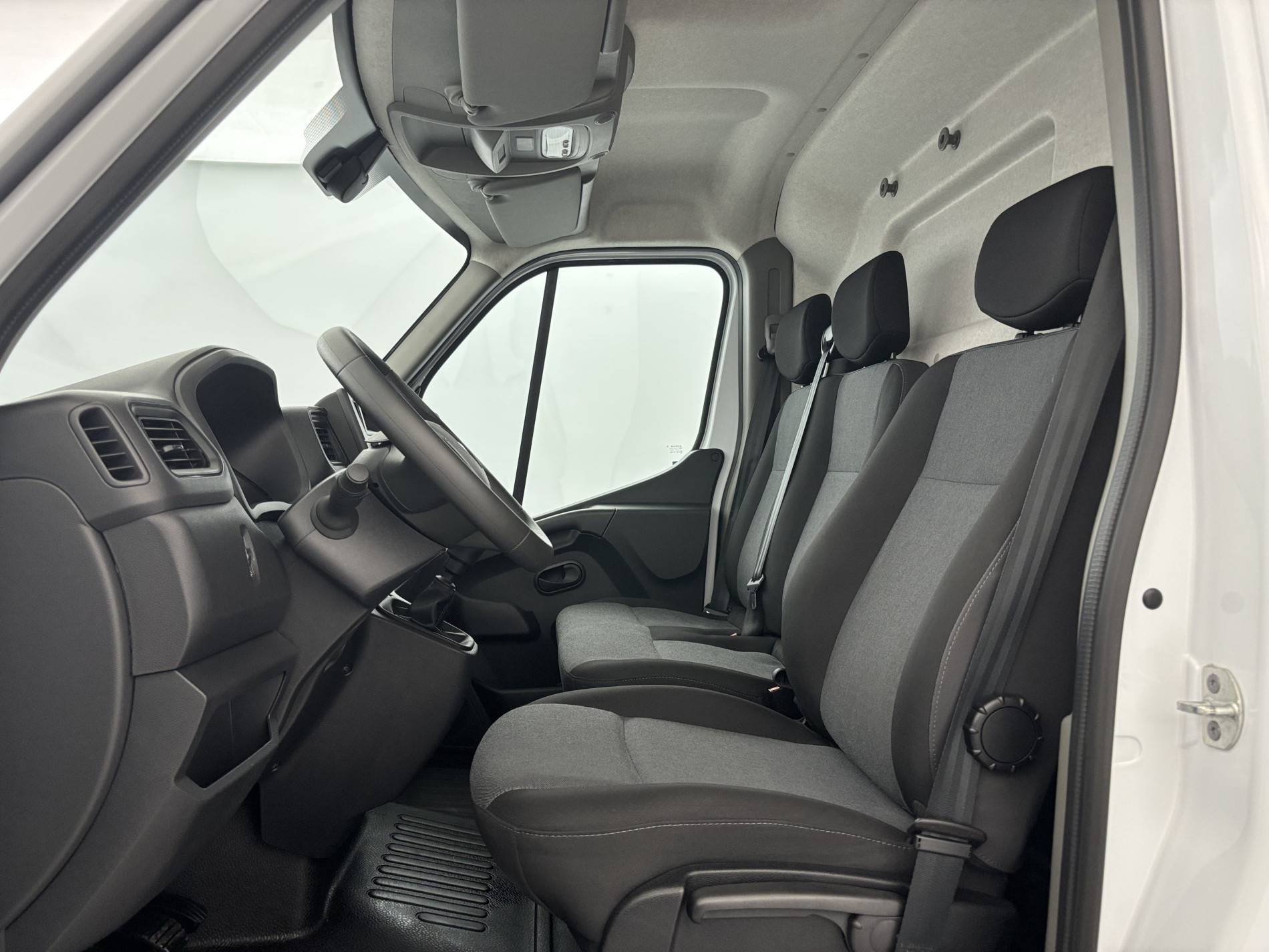 Vente en ligne Renault Master Fourgon MASTER FGN TRAC F3500 L2H2 BLUE DCI 135 au prix de 24 990 €