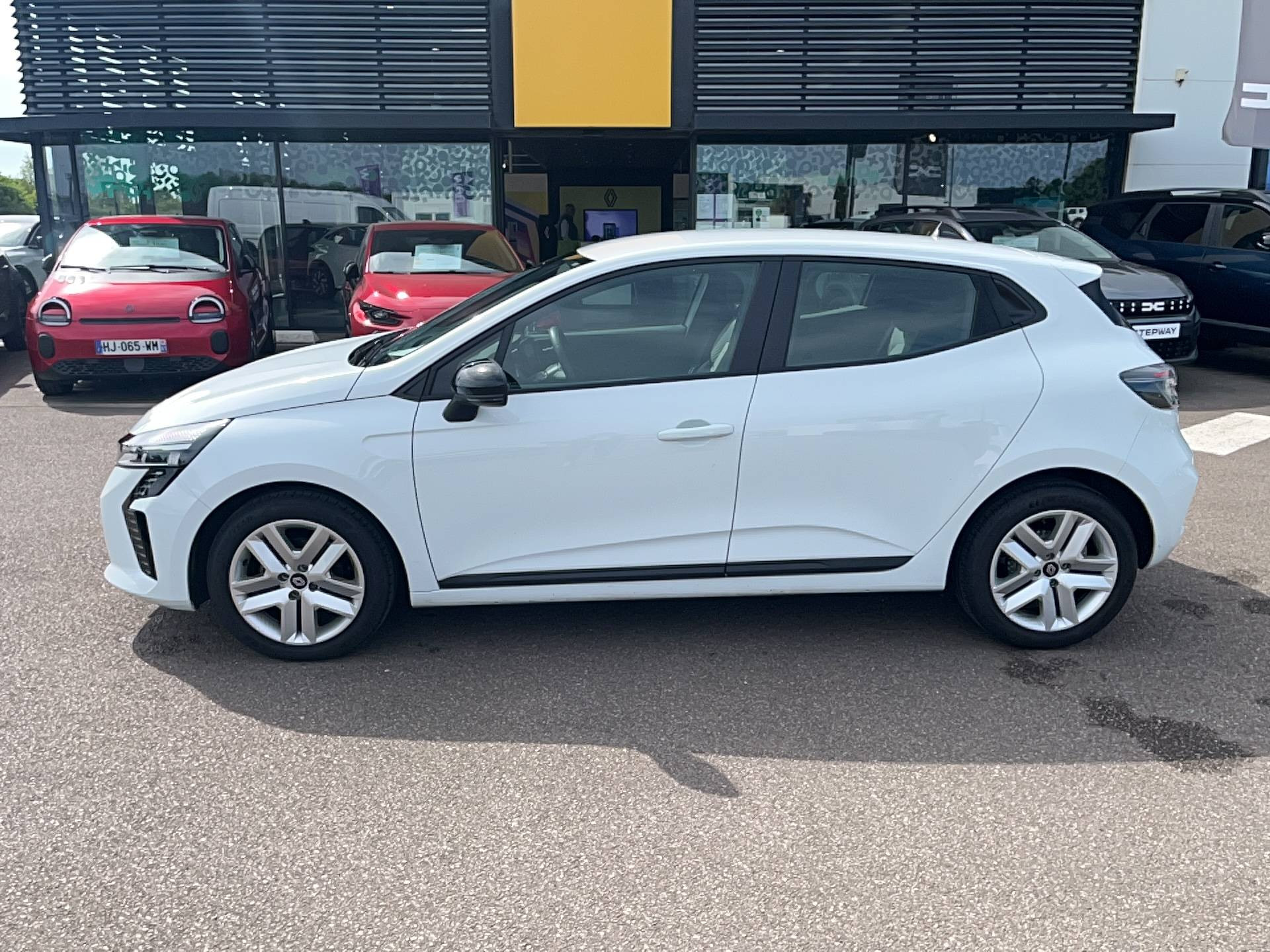 Vente en ligne Renault Clio 5 Clio TCe 90 au prix de 15 790 €