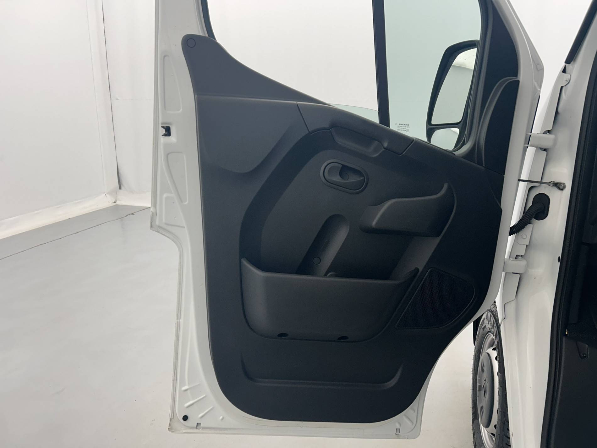 Vente en ligne Renault Master Fourgon MASTER FGN TRAC F3500 L2H2 BLUE DCI 135 au prix de 26 990 €