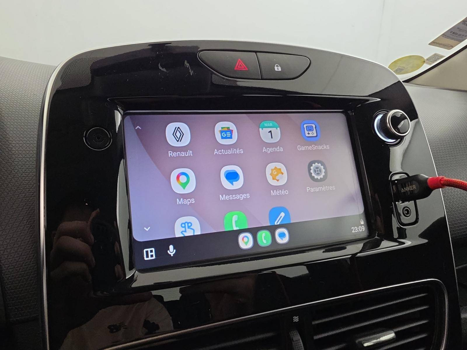 Vente en ligne Renault Clio 4 Clio dCi 90 E6C EDC au prix de 11 590 €