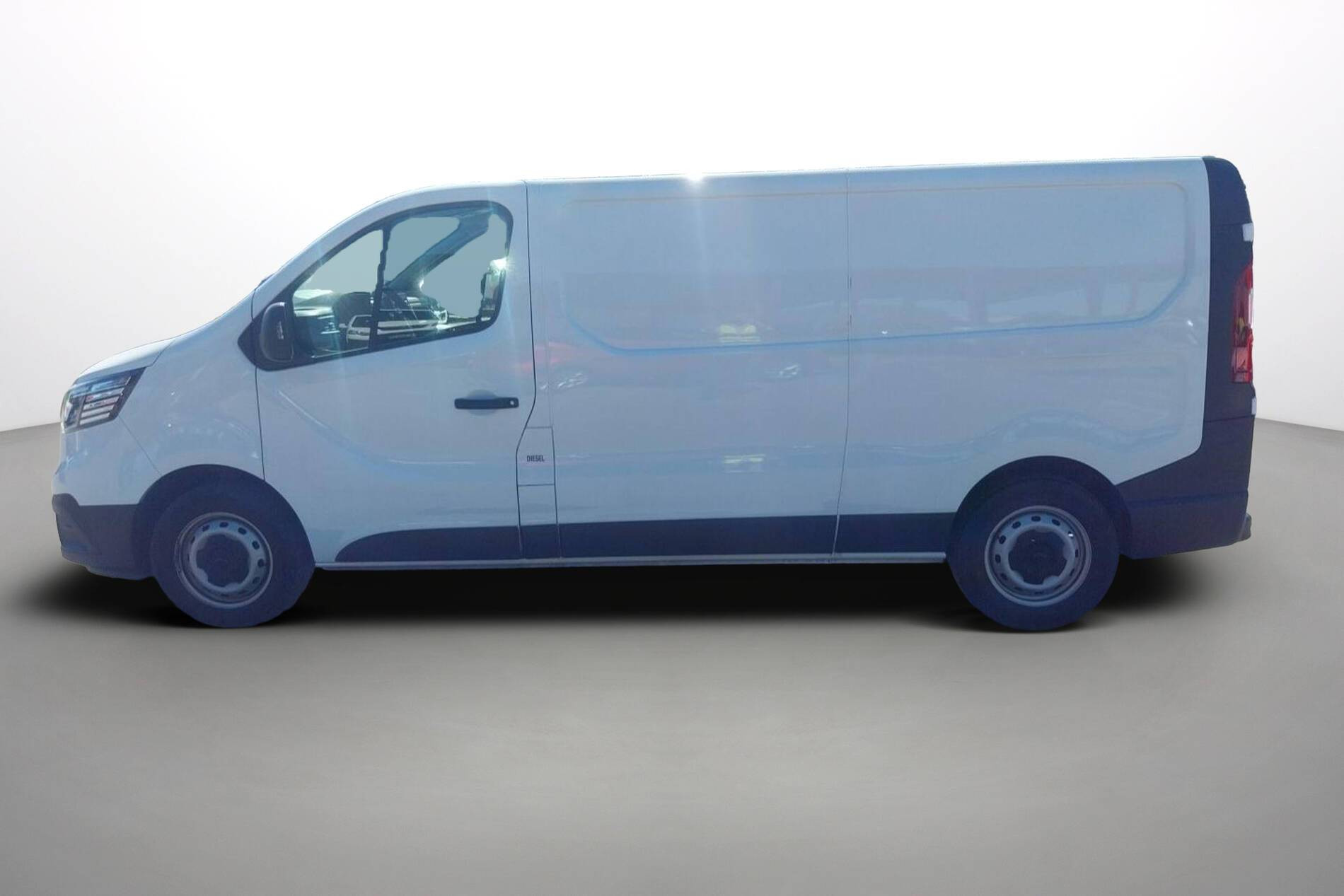 Vente en ligne Renault Trafic 3 Fourgon TRAFIC PC L2H1 3T BLUE DCI 150 au prix de 24 990 €