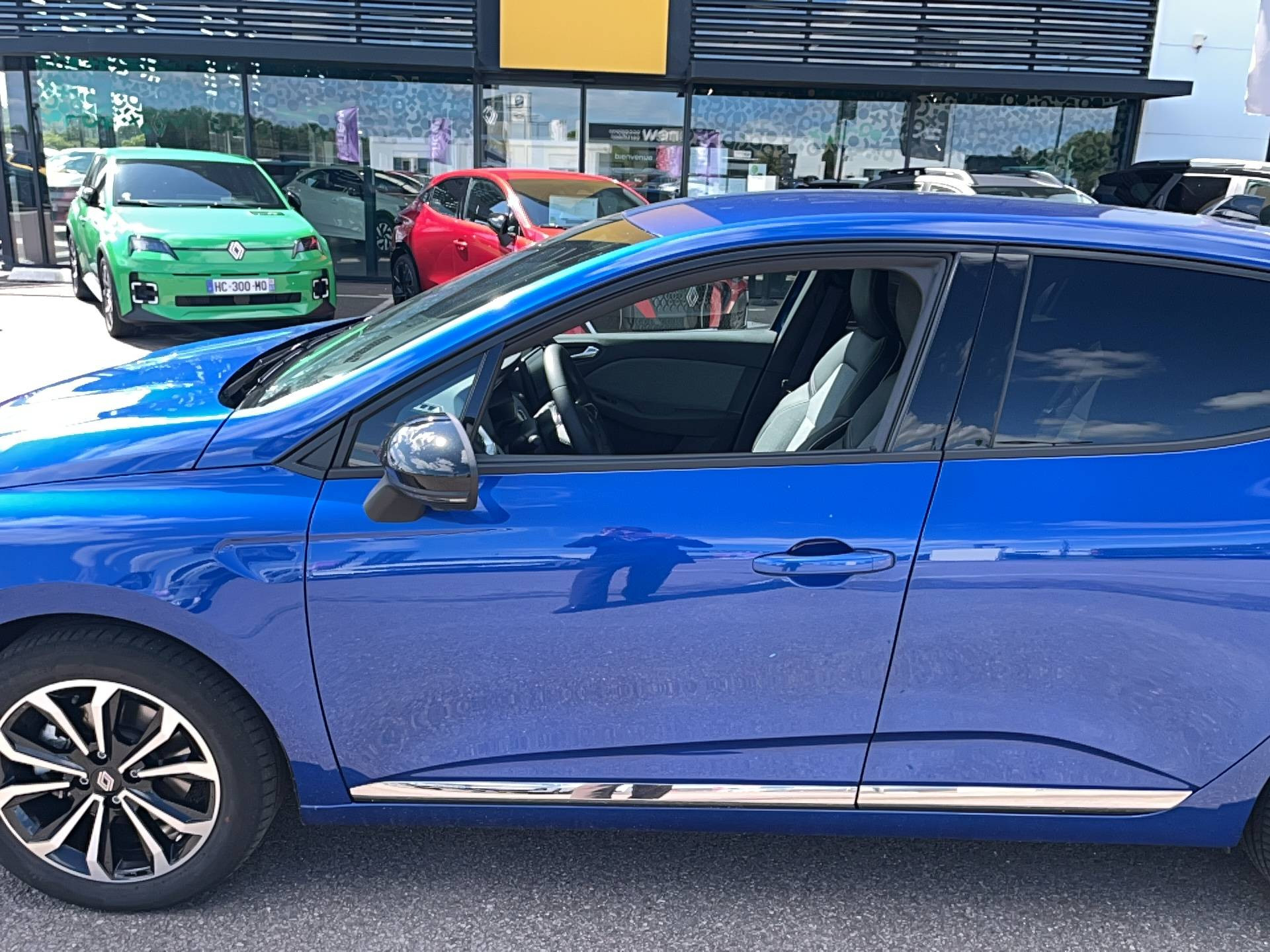 Vente en ligne Renault Clio 5 Clio E-Tech full hybrid 145 au prix de 20 791 €