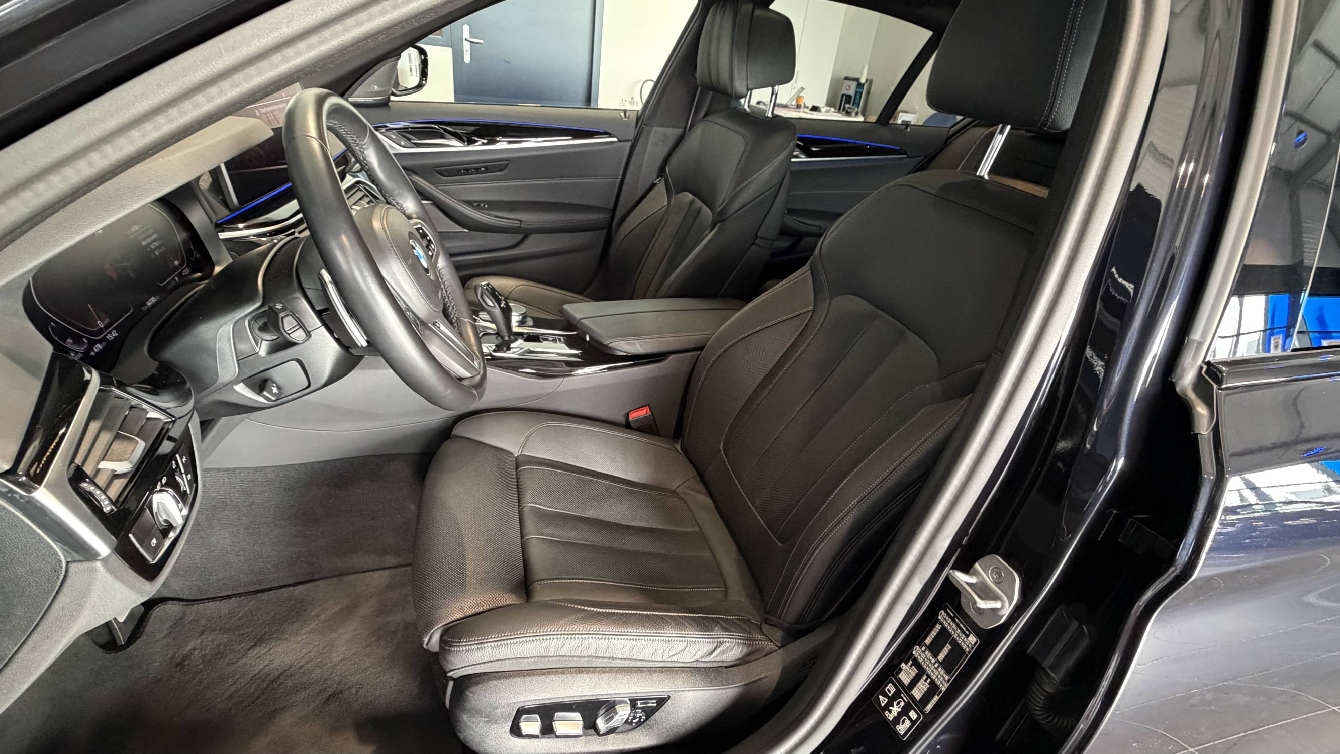 Vente en ligne Bmw Série 5 540d TwinPower Turbo xDrive 340 ch BVA8 au prix de 51 990 €