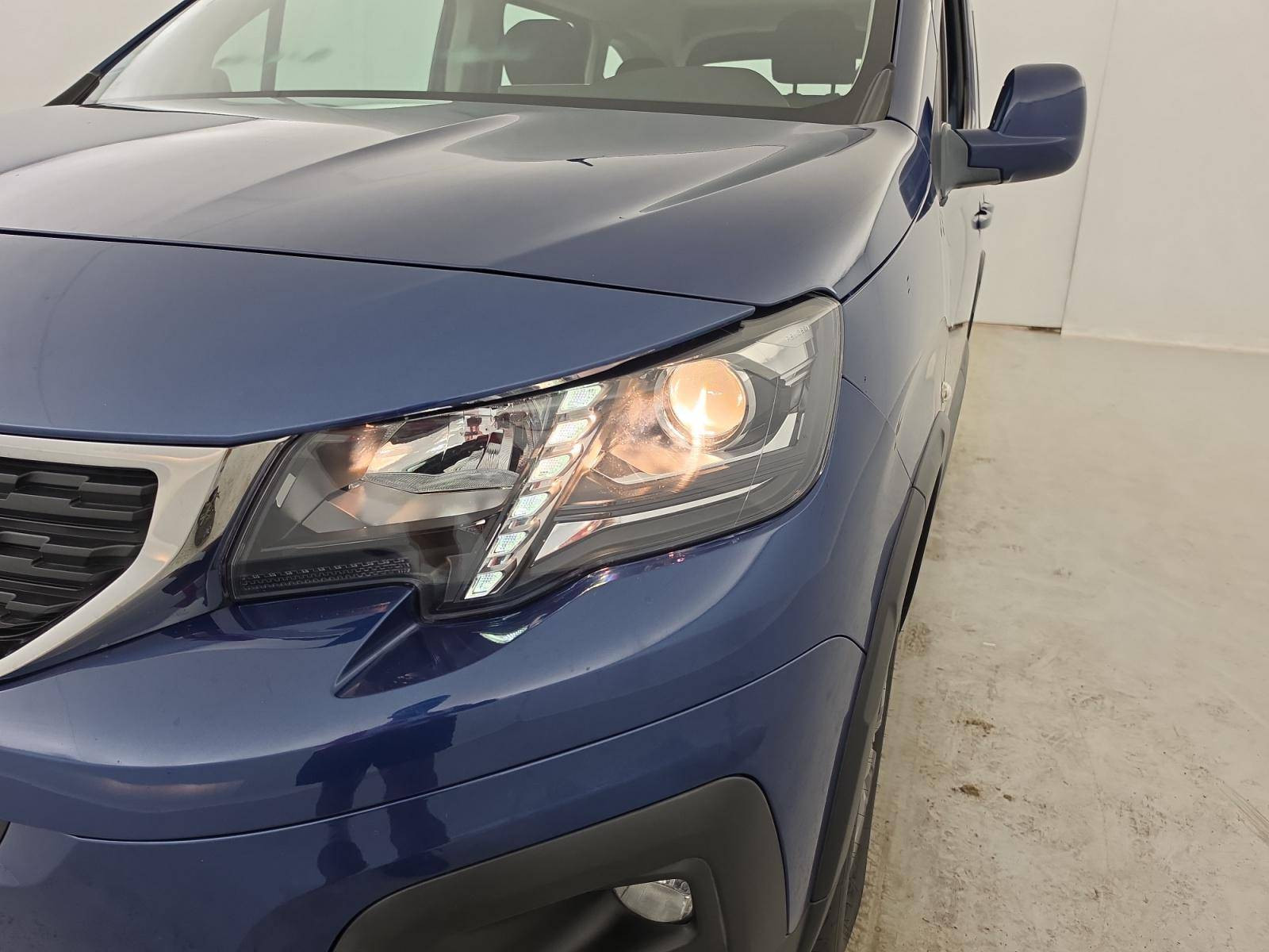Vente en ligne Peugeot Rifter  Standard PureTech 110 S&S BVM6 au prix de 16 991 €