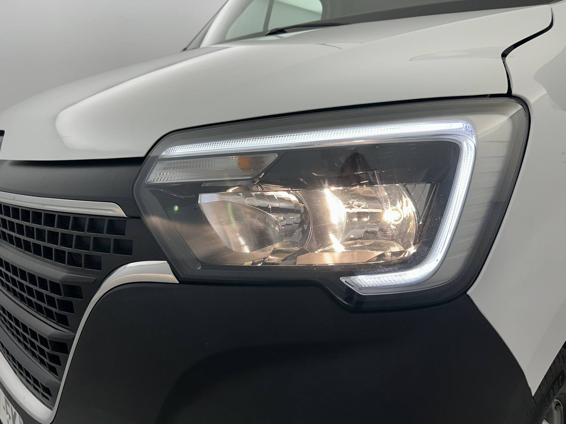 Vente en ligne Renault Master Fourgon MASTER FGN TRAC F3500 L2H2 BLUE DCI 135 au prix de 24 690 €