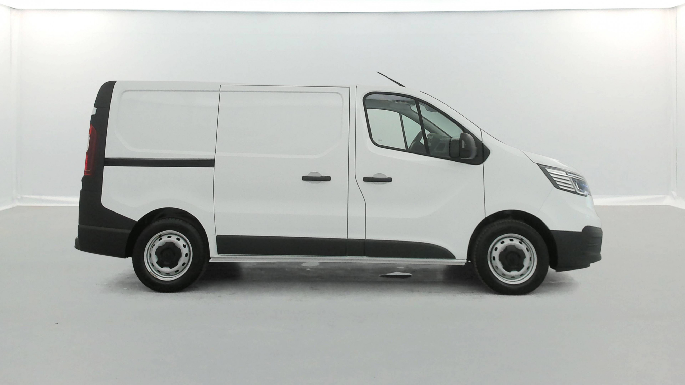 Vente en ligne Renault Trafic 3 Fourgon TRAFIC FGN L1H1 3000 KG BLUE DCI 130 au prix de 23 990 €