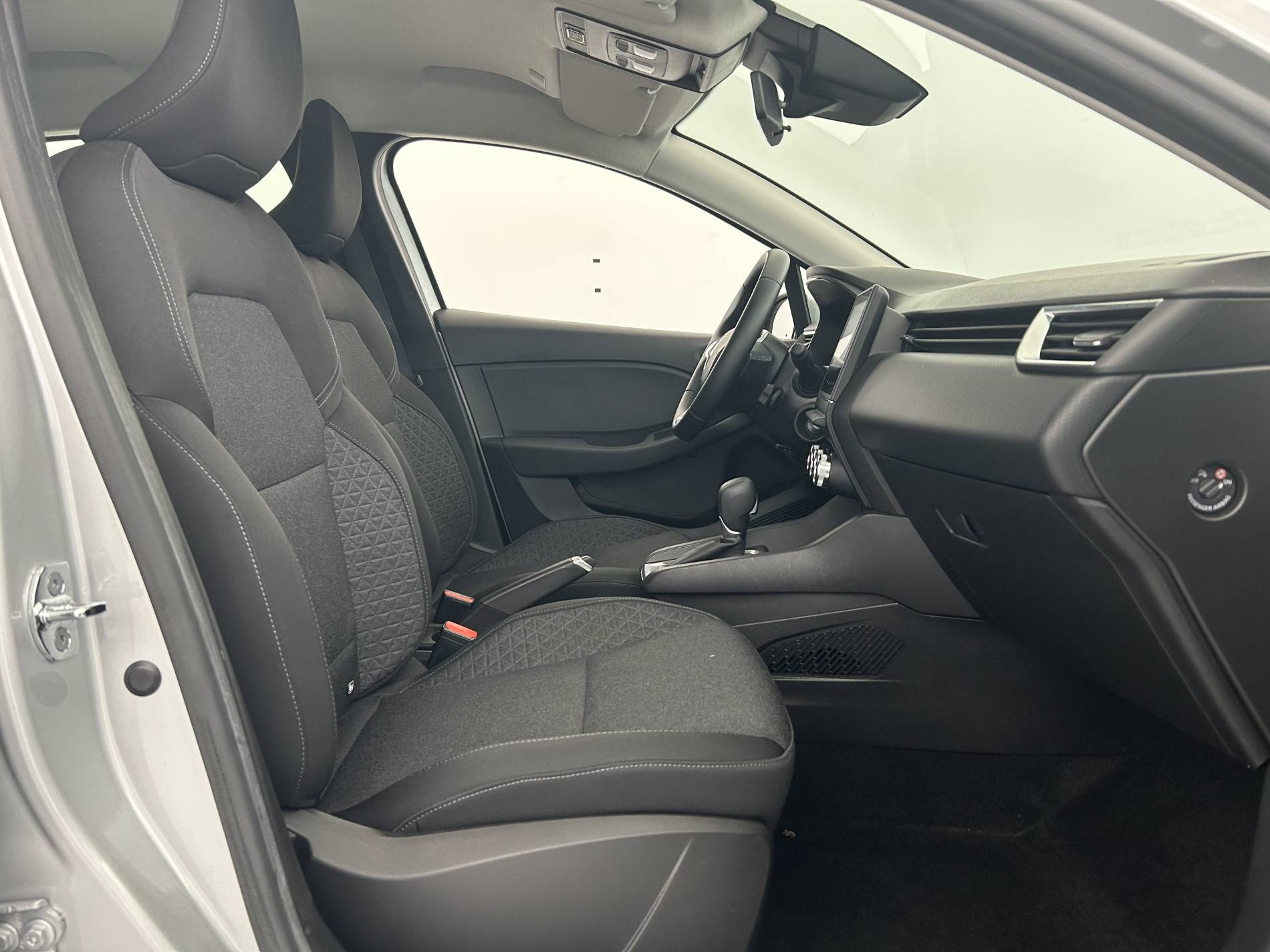 Vente en ligne Renault Clio 5 Clio E-Tech 140 - 21N au prix de 14 490 €