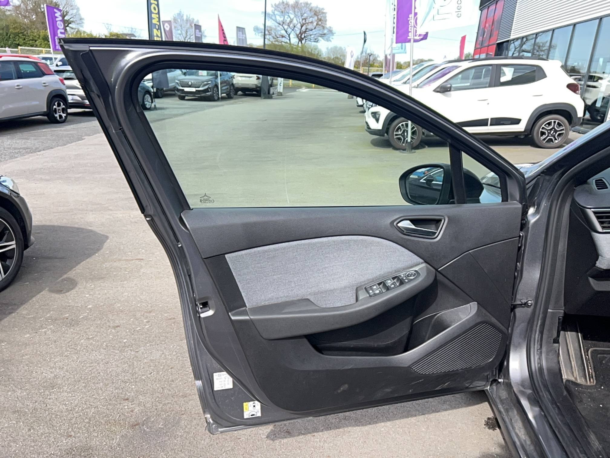 Vente en ligne Renault Clio 5 Clio E-Tech full hybrid 145 au prix de 18 590 €