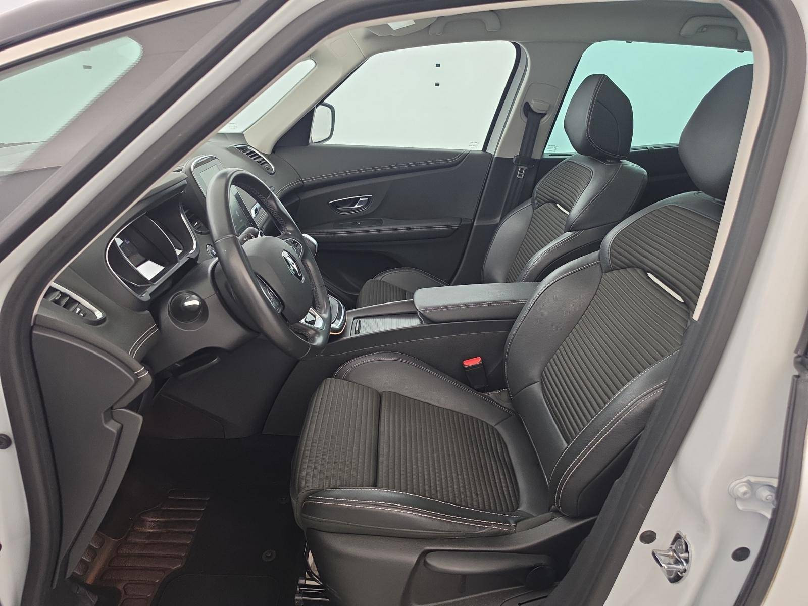 Vente en ligne Renault Grand Scenic 4 Grand Scenic TCe 160 FAP EDC au prix de 16 990 €