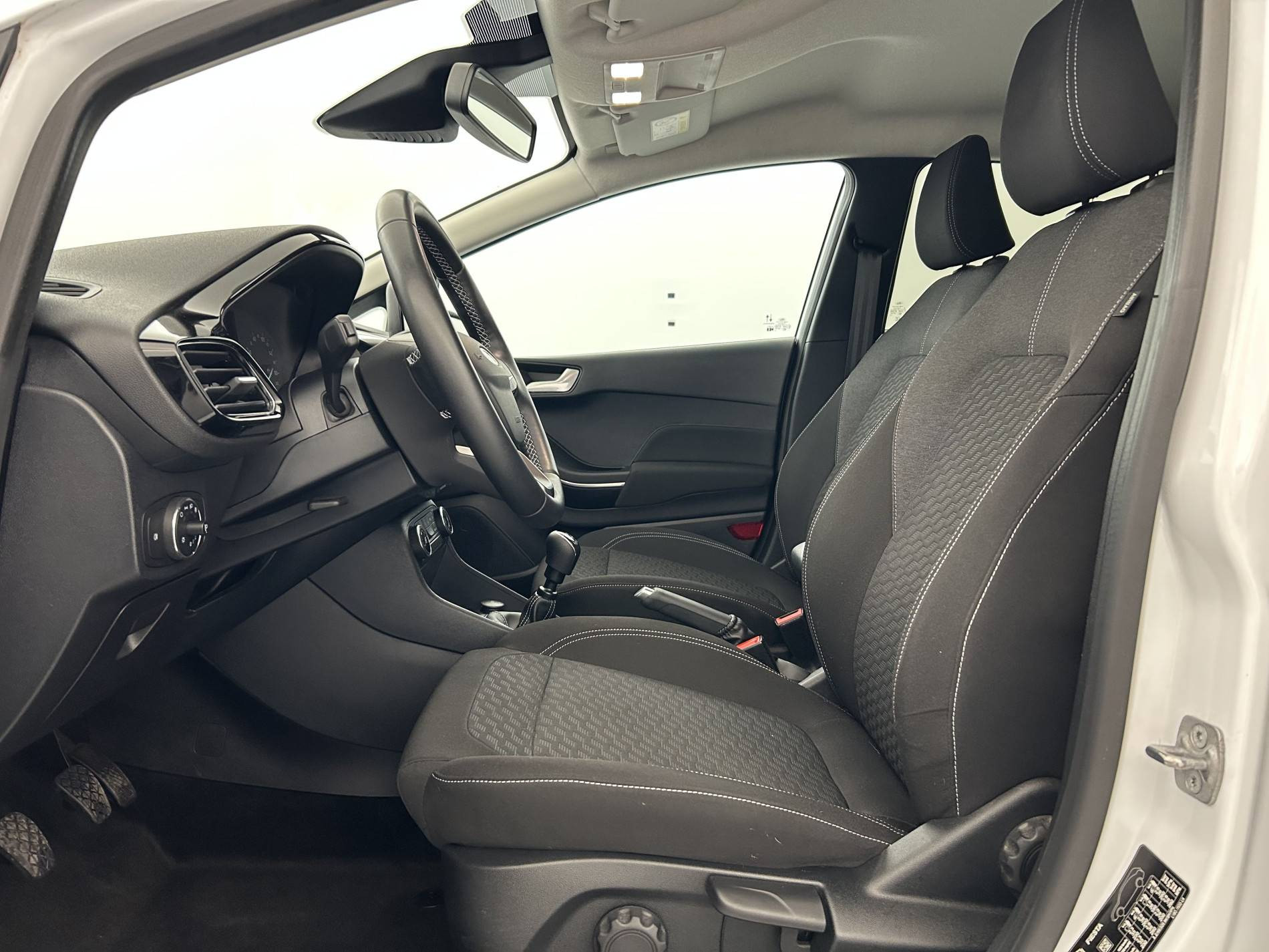 Vente en ligne Ford Fiesta  1.0 Flexifuel 95 ch S&S BVM6 au prix de 17 490 €